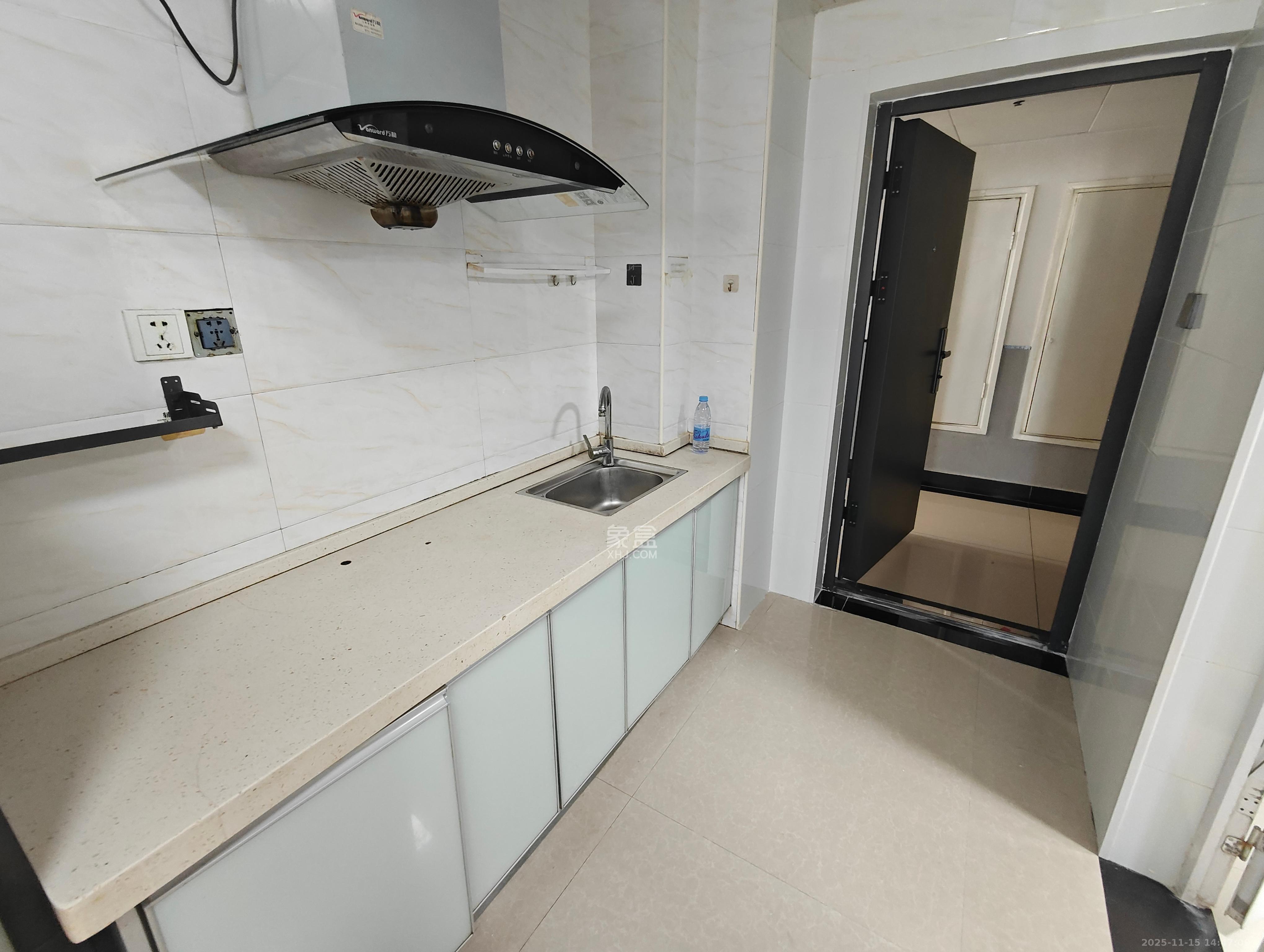 BOBO国际  3室1厅1卫    2300.0元/月室内图