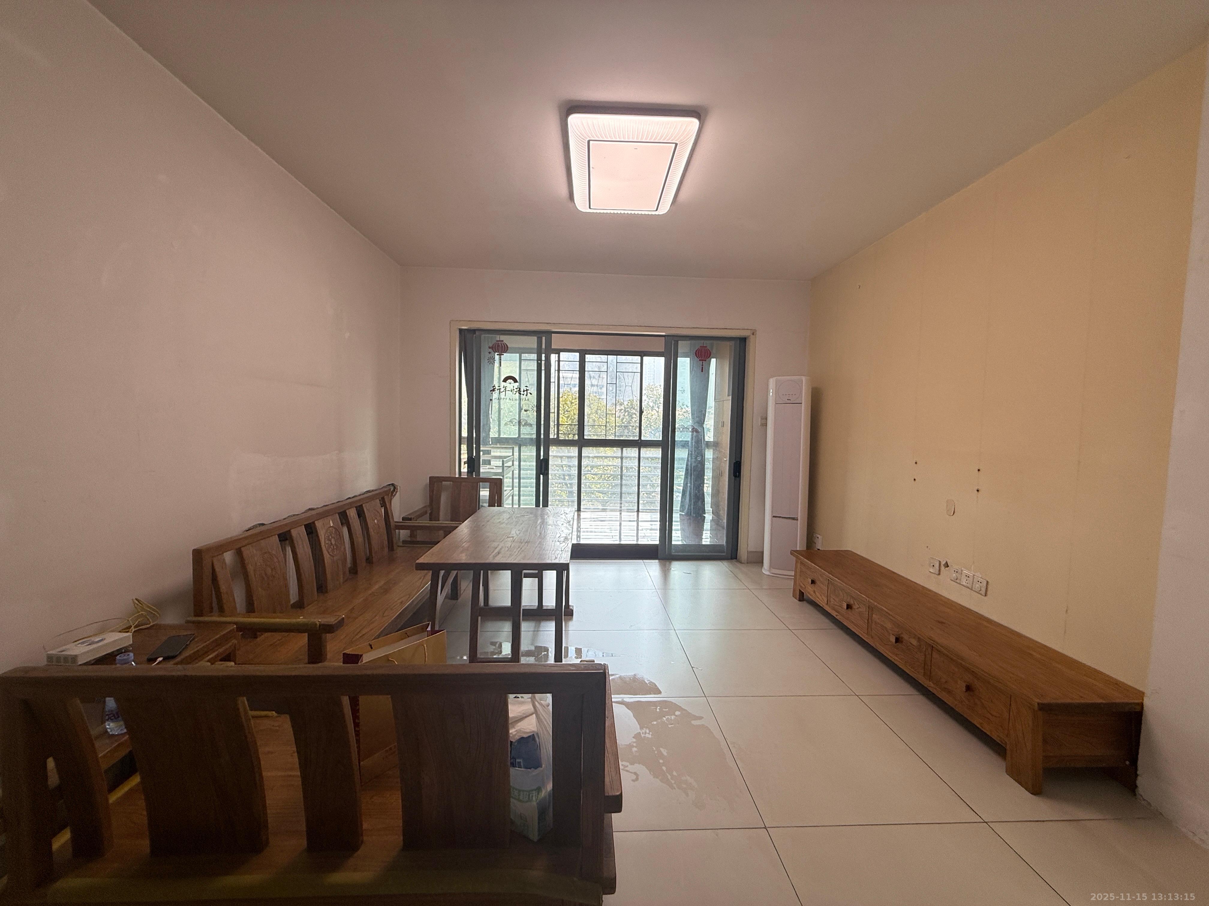 滨江君悦香邸 3室2厅2卫 3200.0元/月 滨江君悦香邸 3室2厅2卫 3200.0元/月室内图