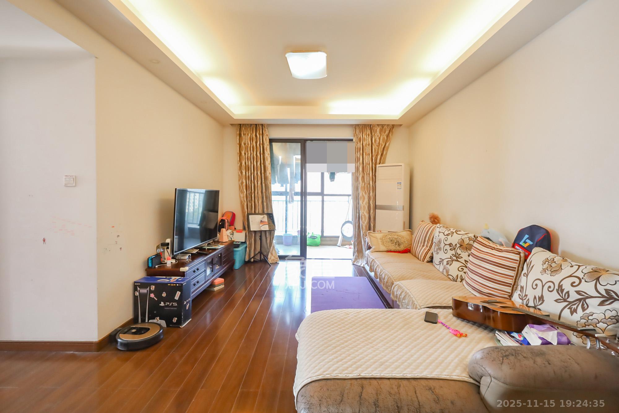 万科里金域国际  3室2厅2卫    168.0万