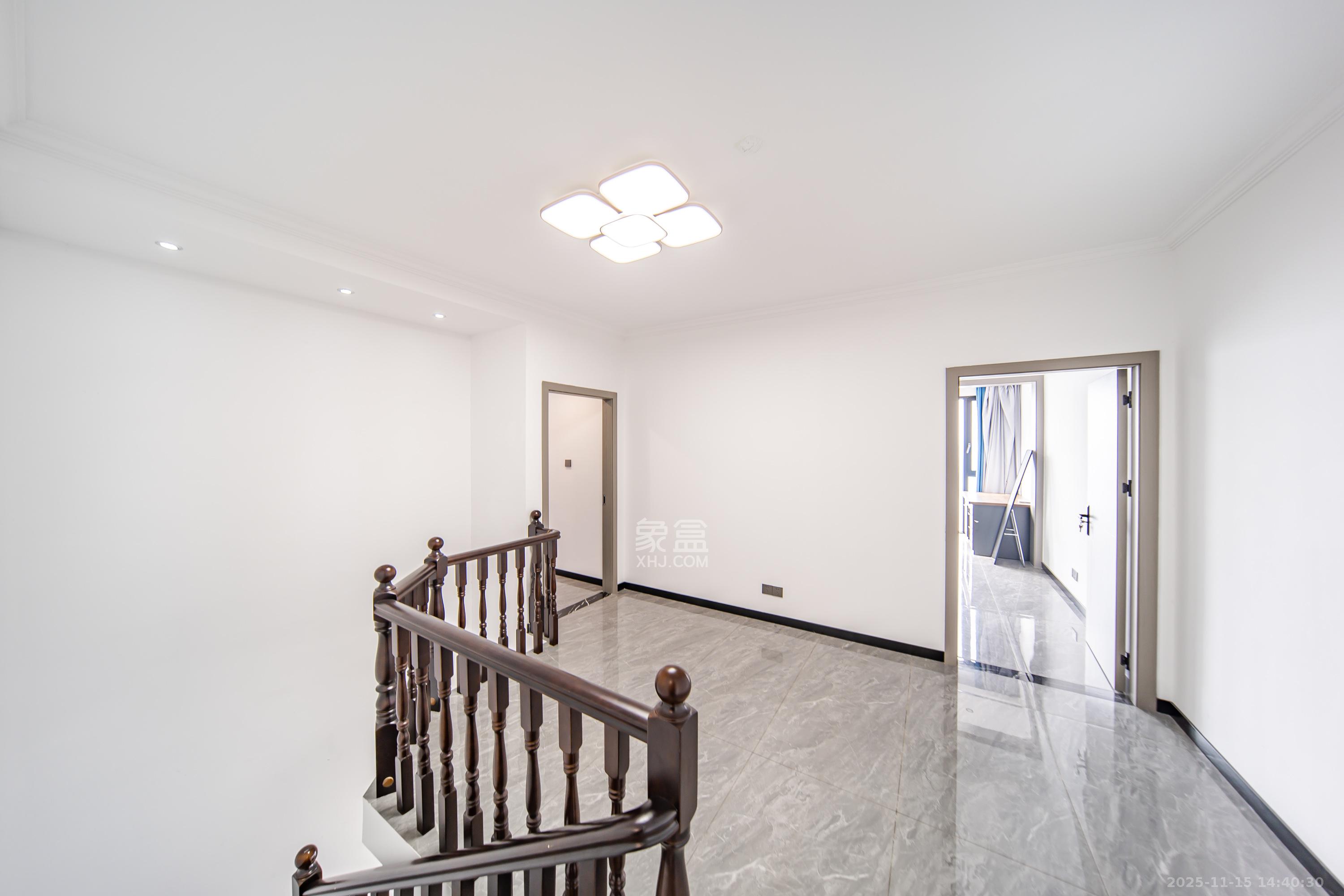 金色屋顶  5室2厅3卫    260.0万其他