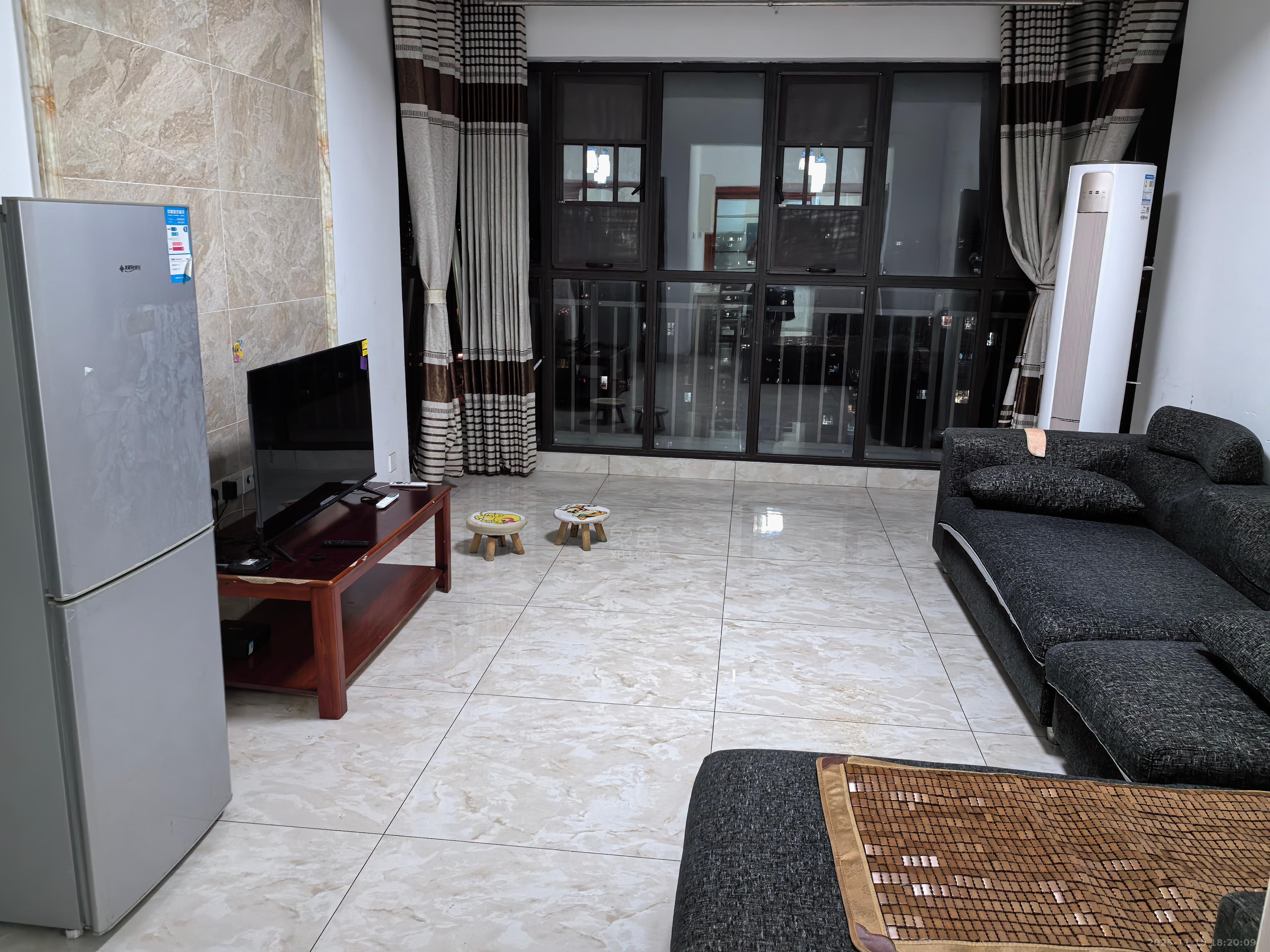 金轮翡翠名园  3室2厅1卫    1600.0元/月