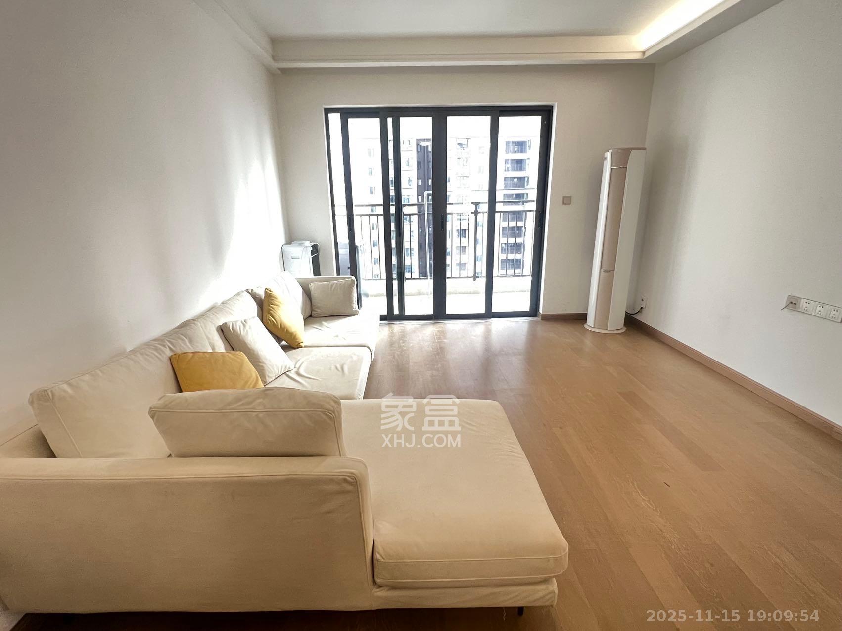 阳光城尚东湾青柠园  3室2厅2卫    2400.0元/月