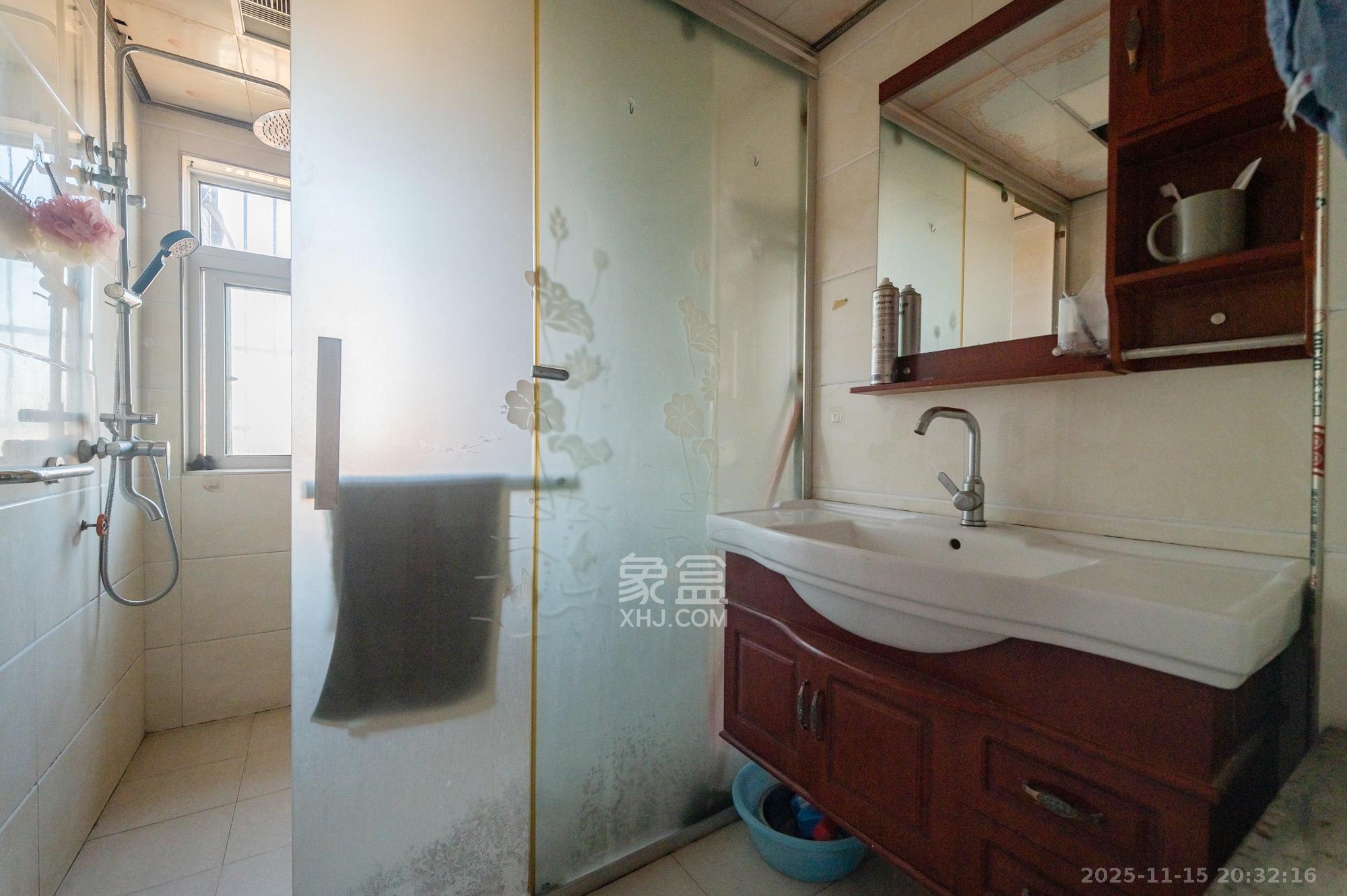 筑梦佳园 4室2厅2卫 108.8万 筑梦佳园 4室2厅2卫 108.8万卫生间