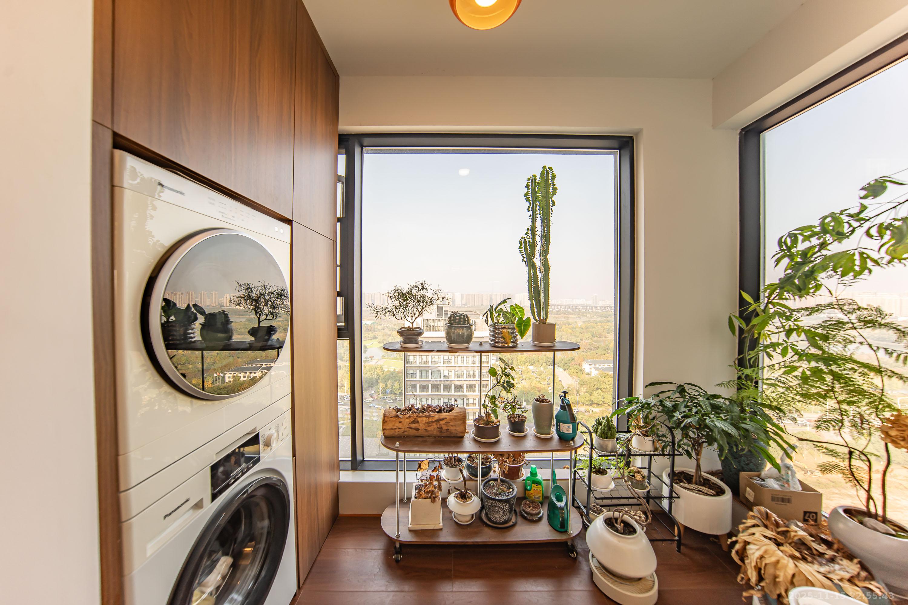 映客龙湖璟翠公馆(映客龙湖璟翠中心) 4室2厅2卫 175.0万 映客龙湖璟翠公馆(映客龙湖璟翠中心) 4室2厅2卫 175.0万阳台