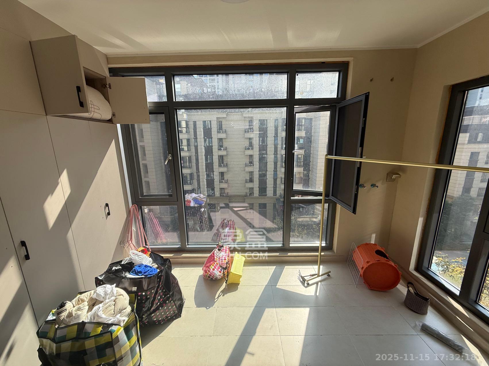 中梁云麓传奇  3室2厅2卫    3000.0元/月室内图