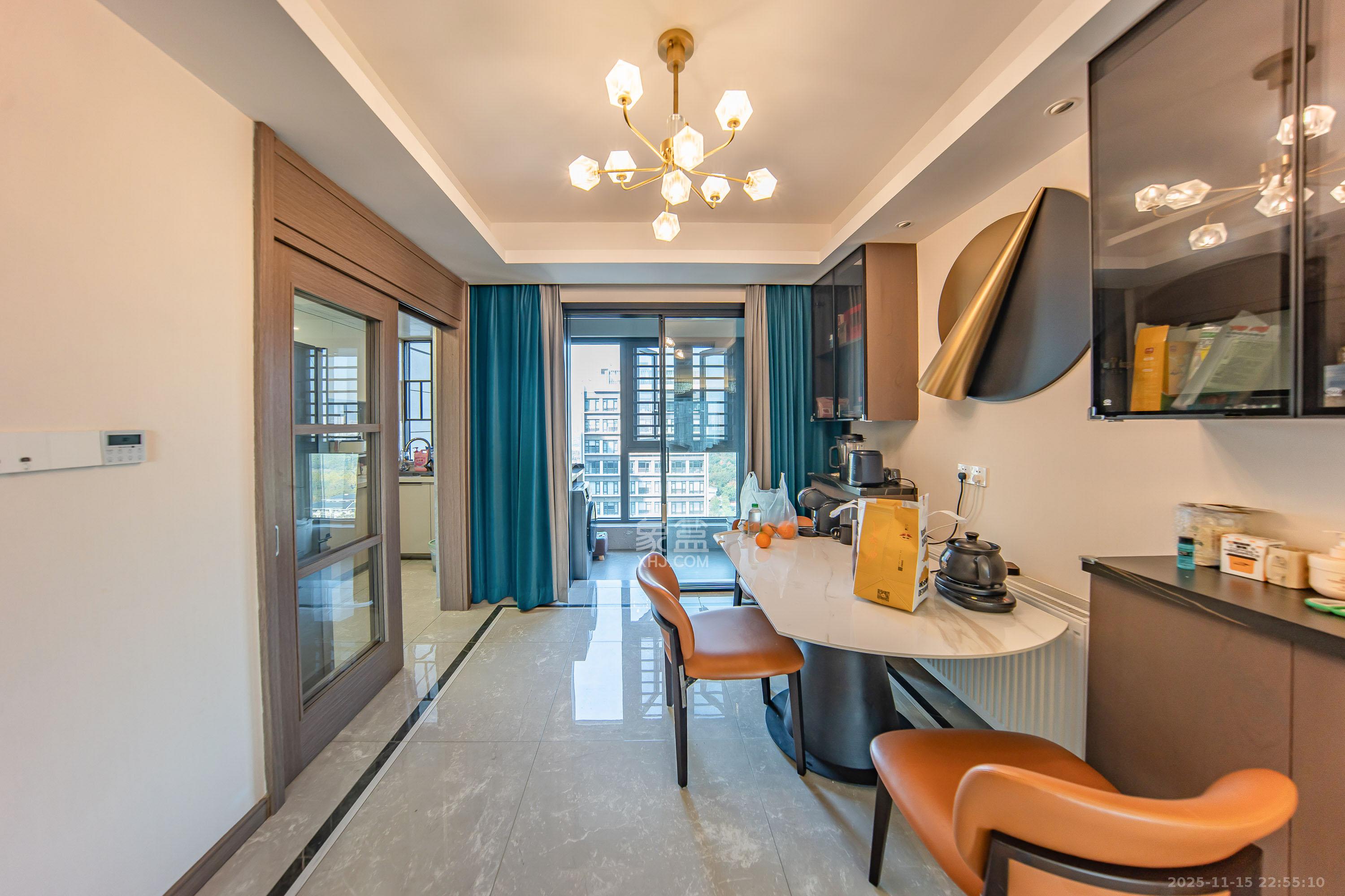 映客龙湖璟翠公馆(映客龙湖璟翠中心) 3室2厅1卫 180.0万 映客龙湖璟翠公馆(映客龙湖璟翠中心) 3室2厅1卫 180.0万客厅