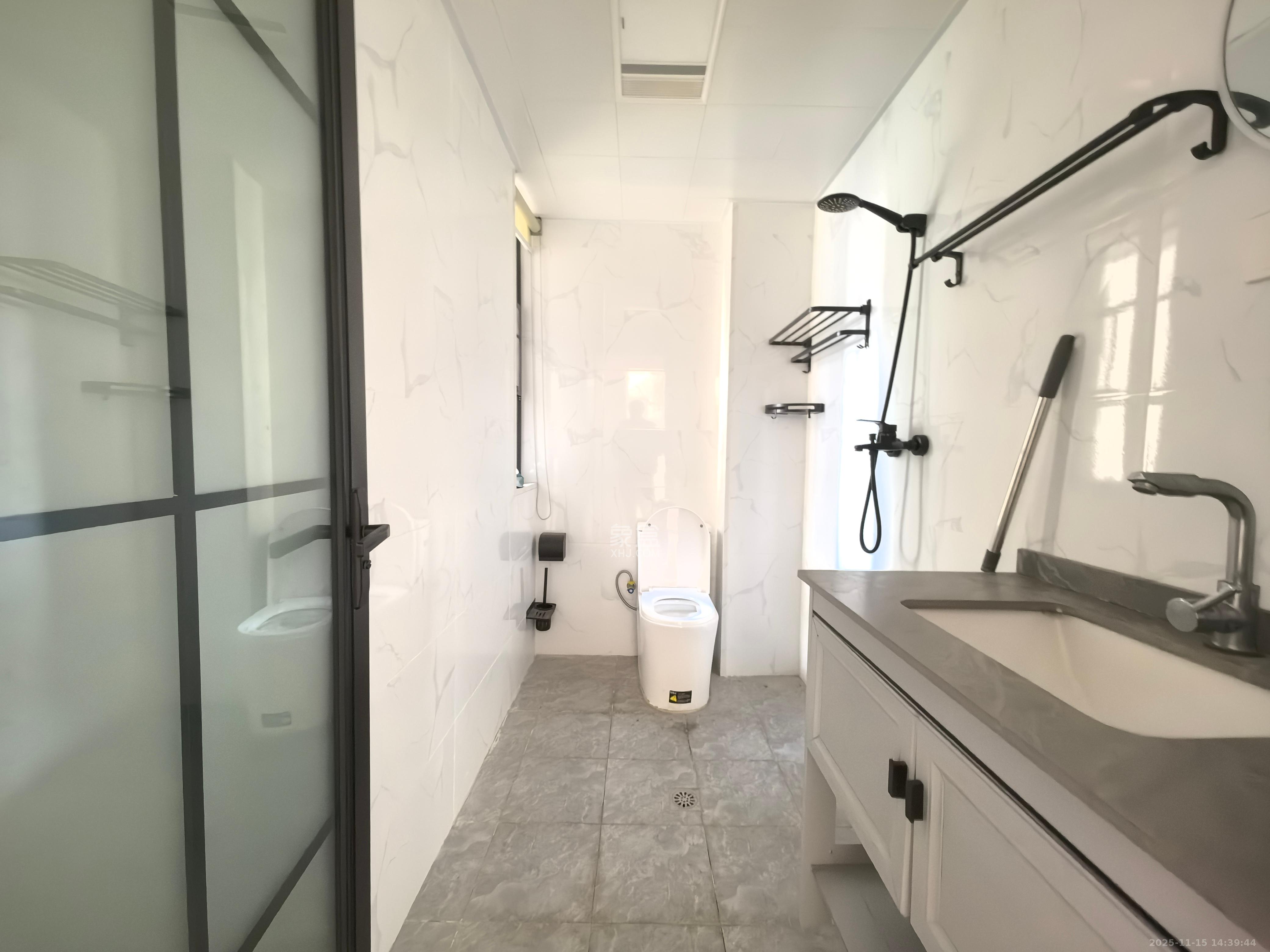 天翼花园(中国电信单位房) 4室2厅2卫 3800.0元/月 天翼花园(中国电信单位房) 4室2厅2卫 3800.0元/月室内图