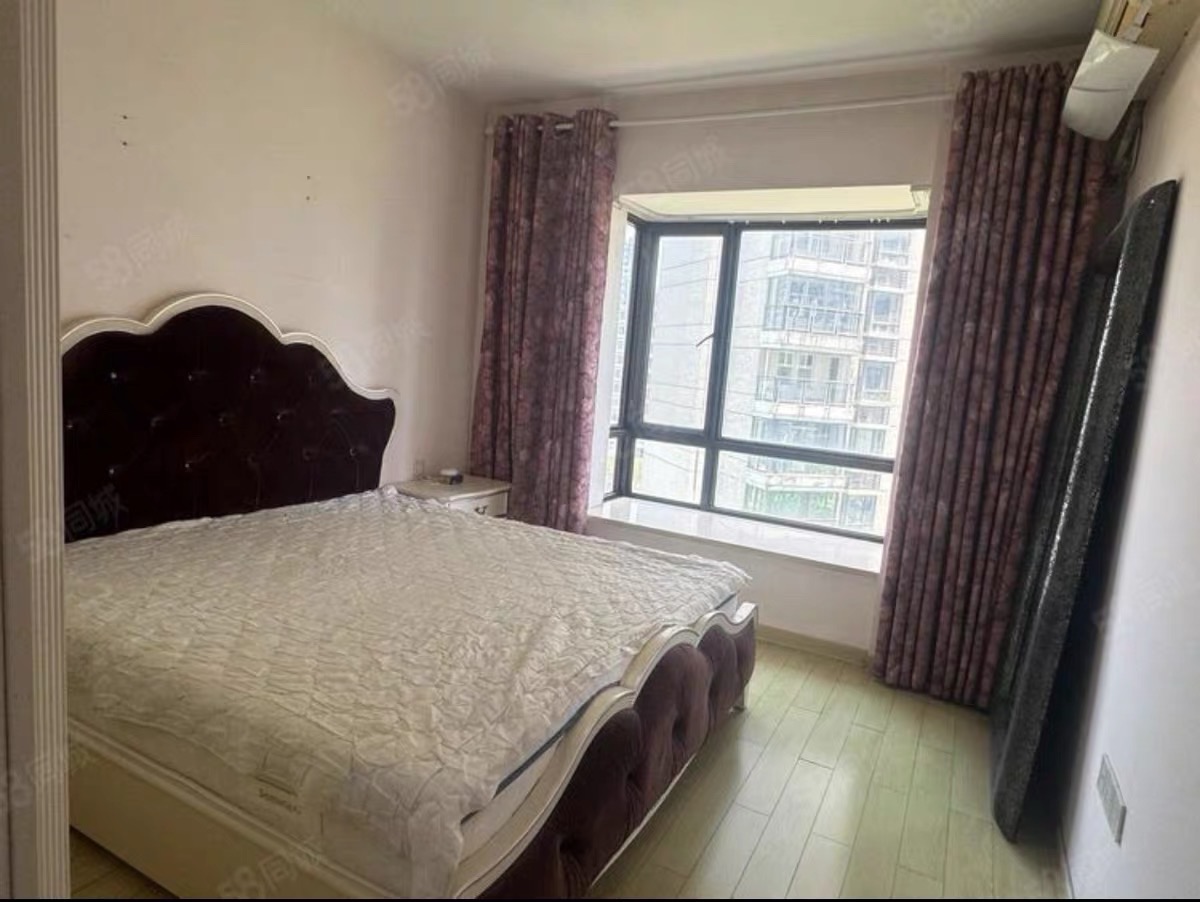 鸿天阁 2室1厅1卫 2500.0元/月 鸿天阁 2室1厅1卫 2500.0元/月室内图