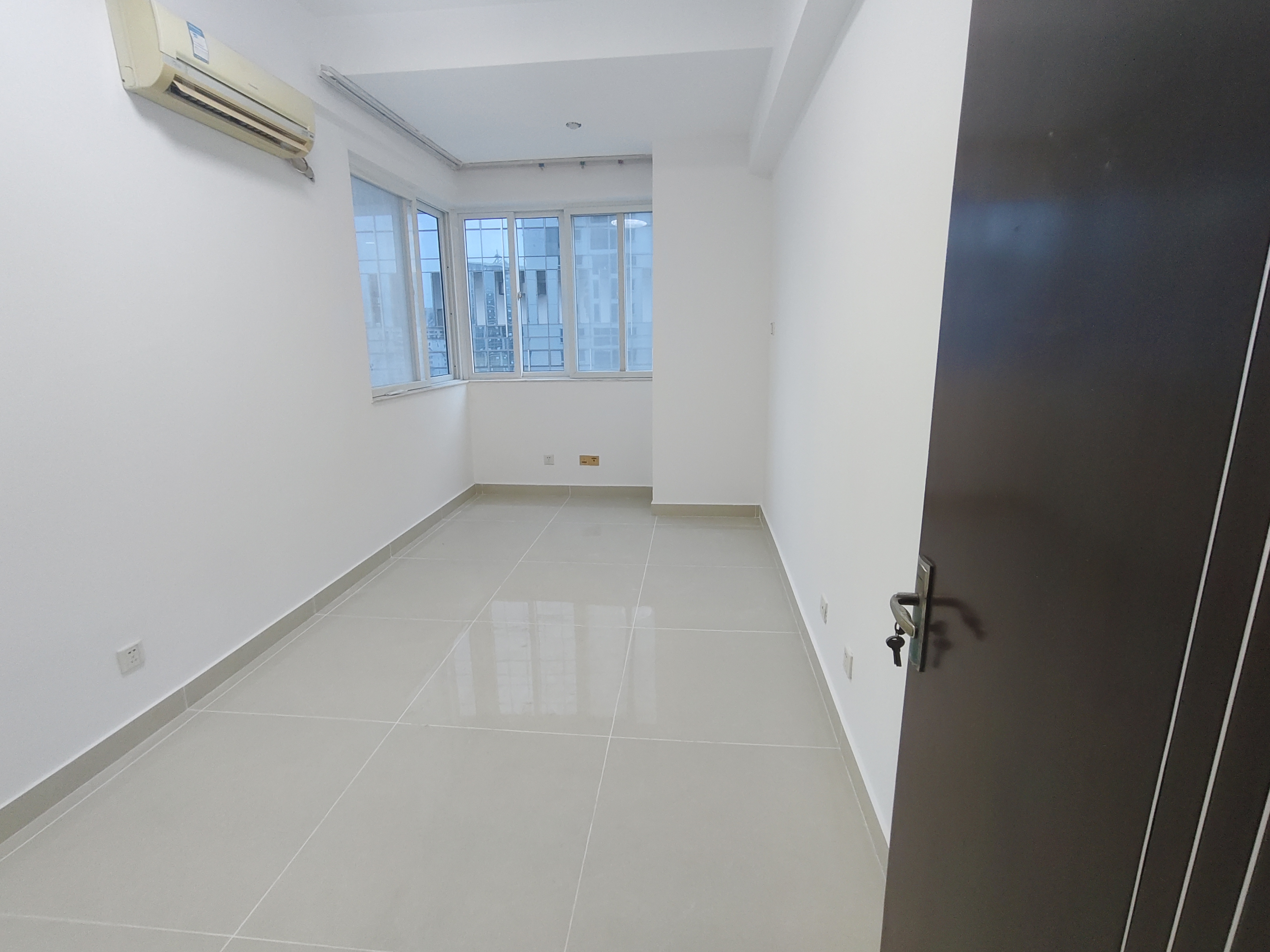 美银大厦  3室2厅2卫    2800.0元/月室内图