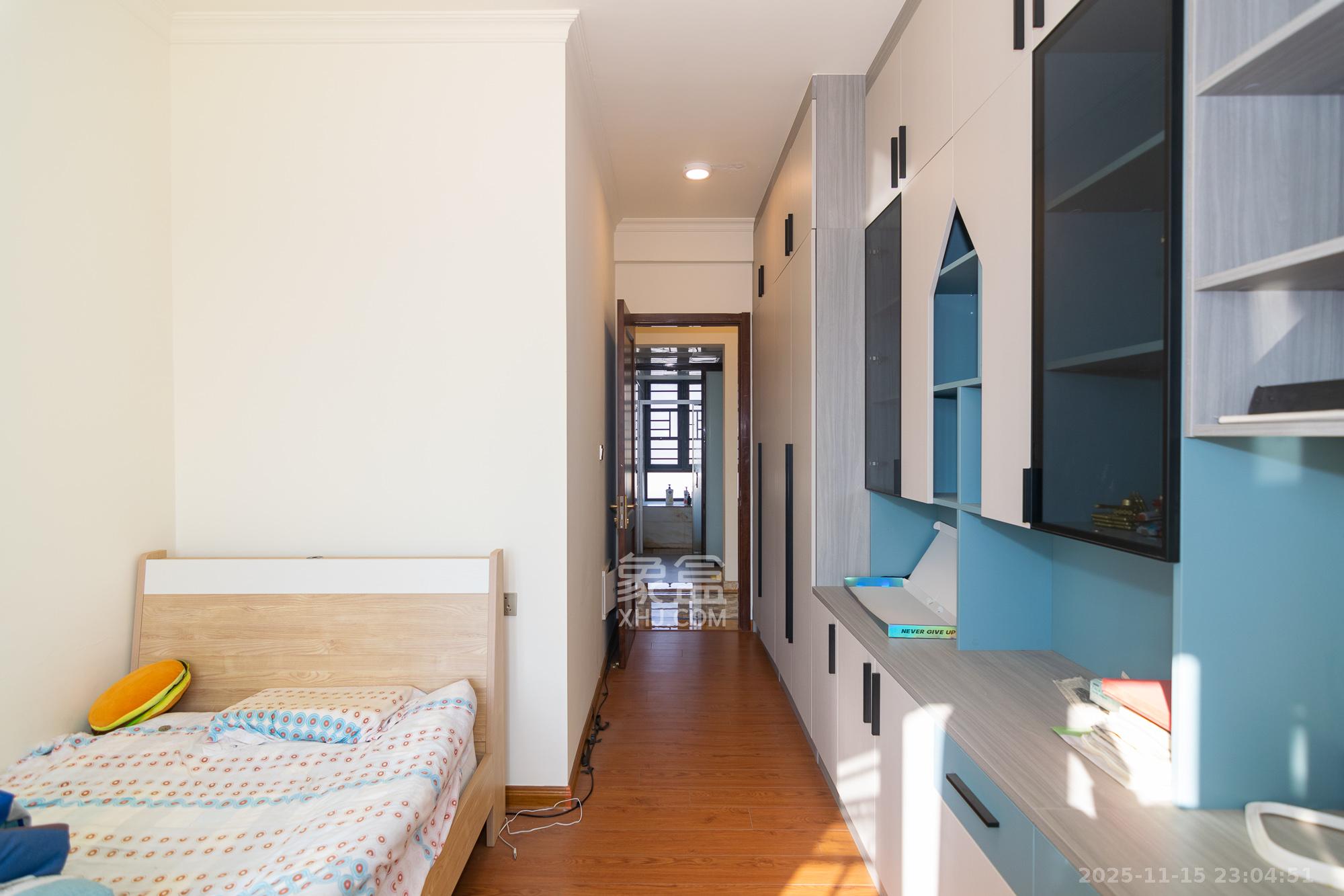 碧桂园高尔夫花园  5室2厅3卫    170.0万卧室