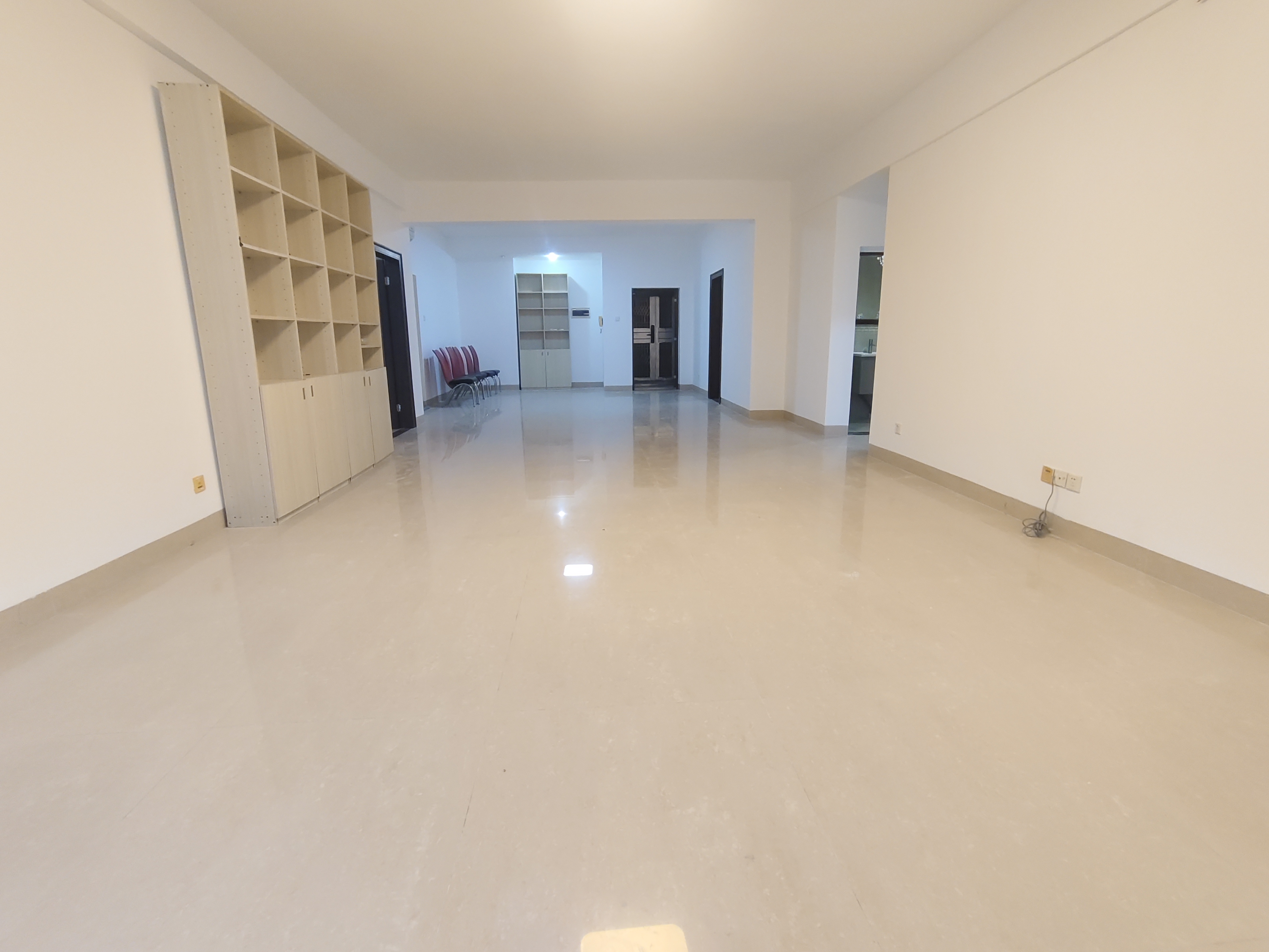 美银大厦  3室2厅2卫    2800.0元/月室内图