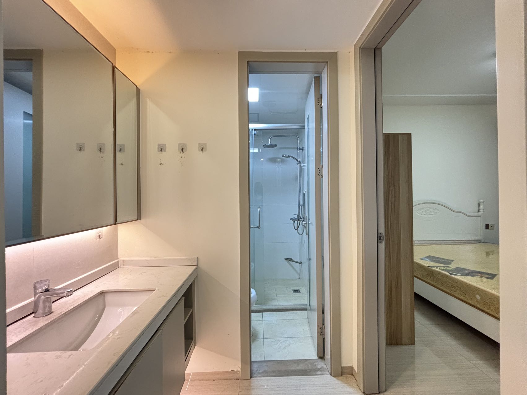 鲁能海蓝园筑  3室2厅1卫    2000.0元/月室内图