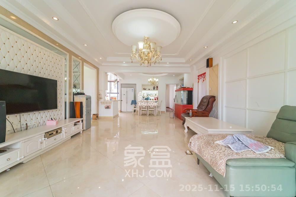 鹏基诺亚山林  4室2厅2卫    2200.0元/月室内图