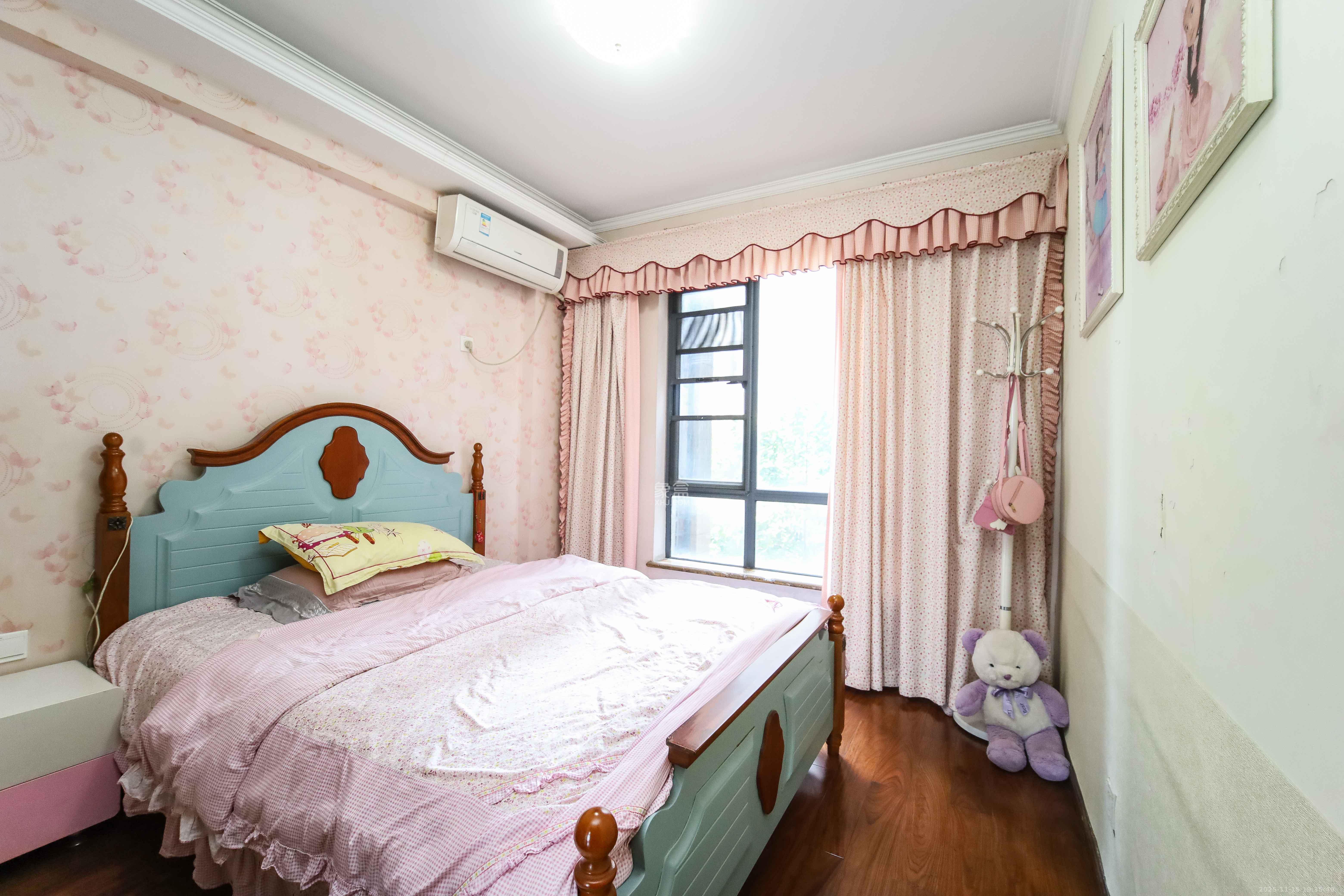 江河双水湾  4室2厅2卫    115.0万卧室