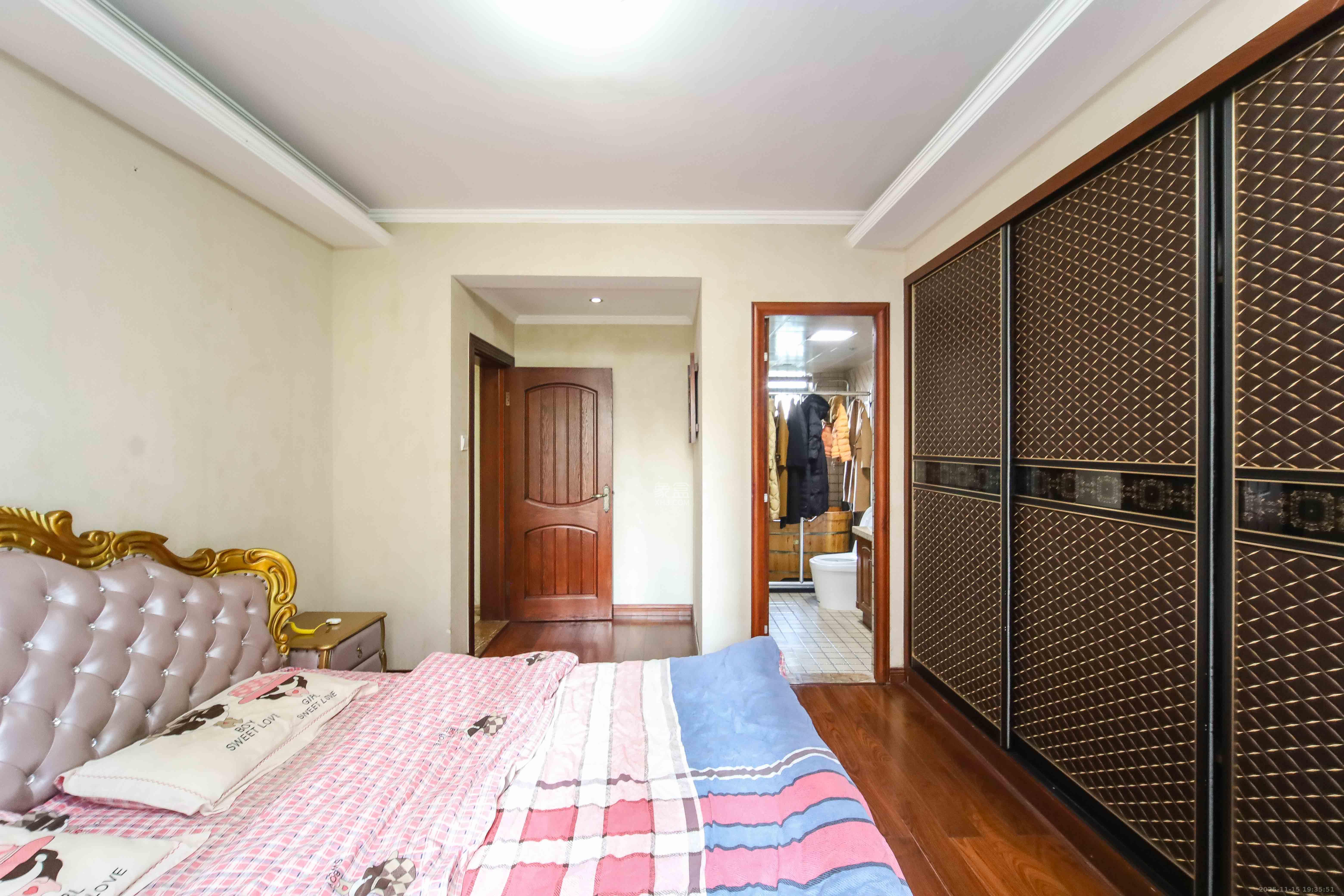 江河双水湾  4室2厅2卫    115.0万卧室