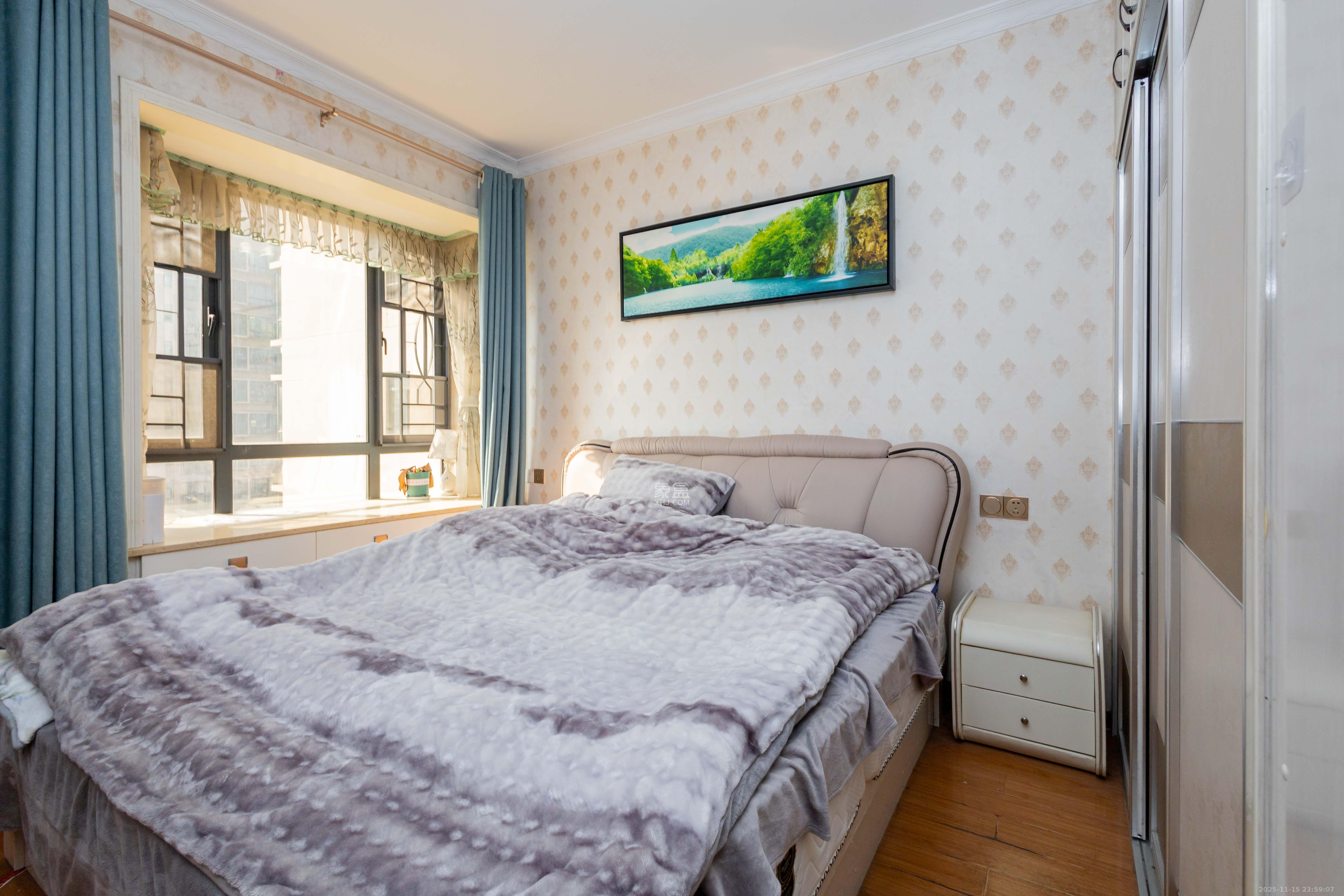 东岸城邦  3室2厅2卫    88.0万卧室