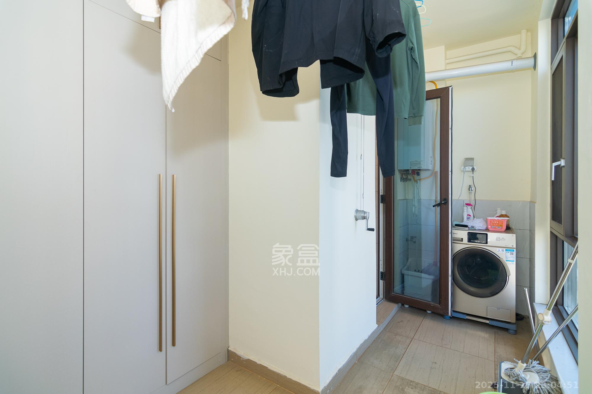 碧桂园高尔夫花园  5室2厅3卫    170.0万阳台