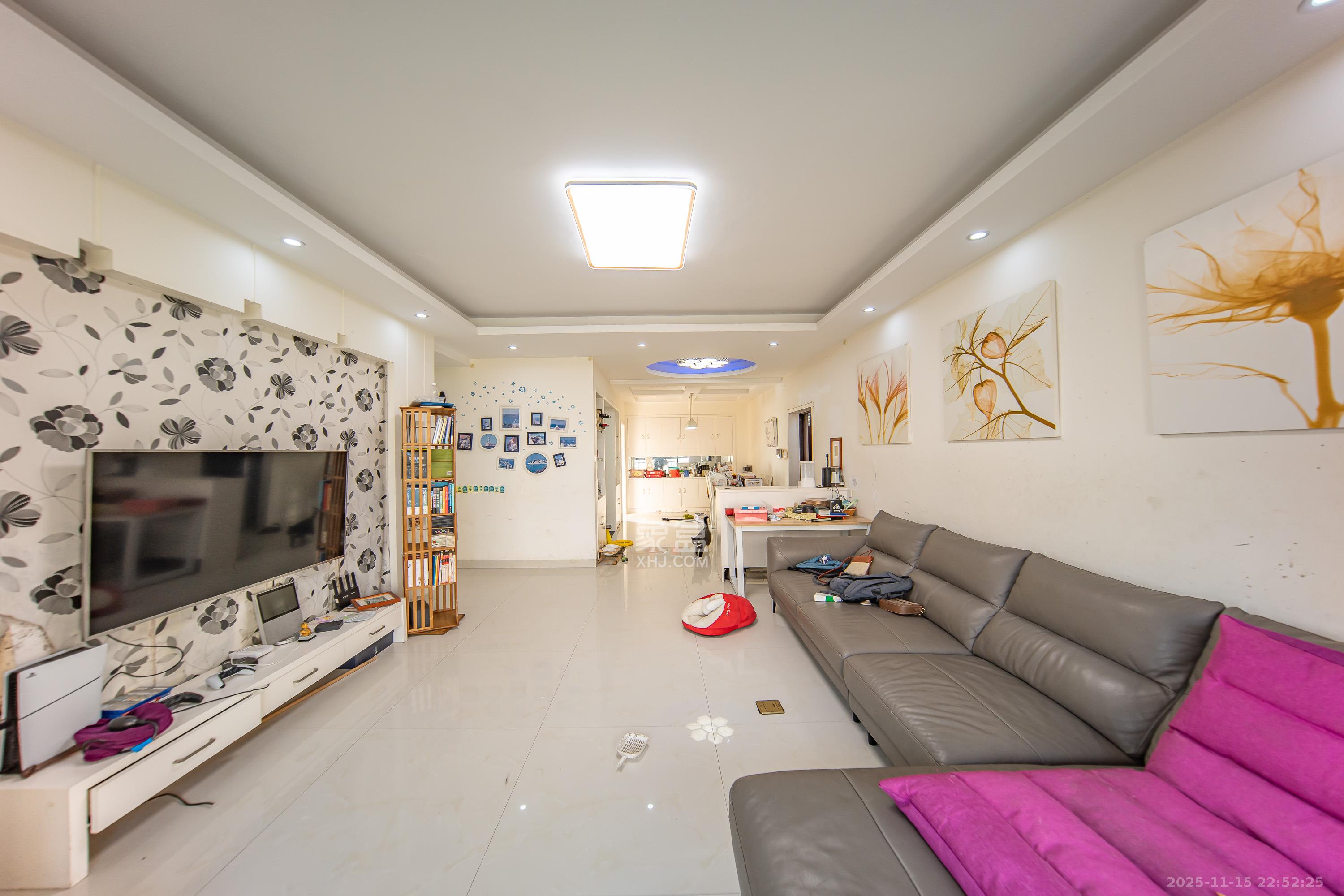 金鼎公园尚 4室2厅2卫 95.0万 金鼎公园尚 4室2厅2卫 95.0万客厅