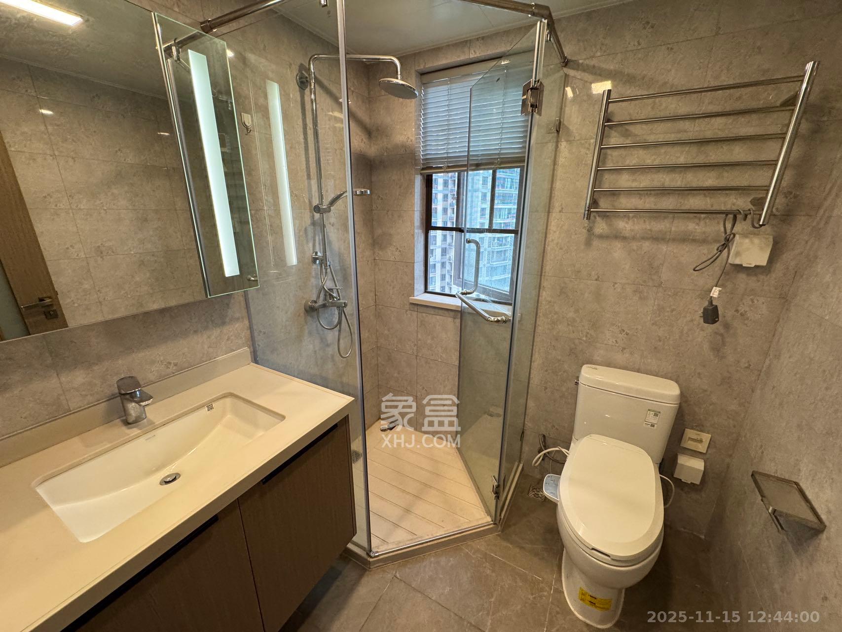 龙湖铂金中心（龙湖春江郦城）  3室2厅2卫    4300.0元/月室内图