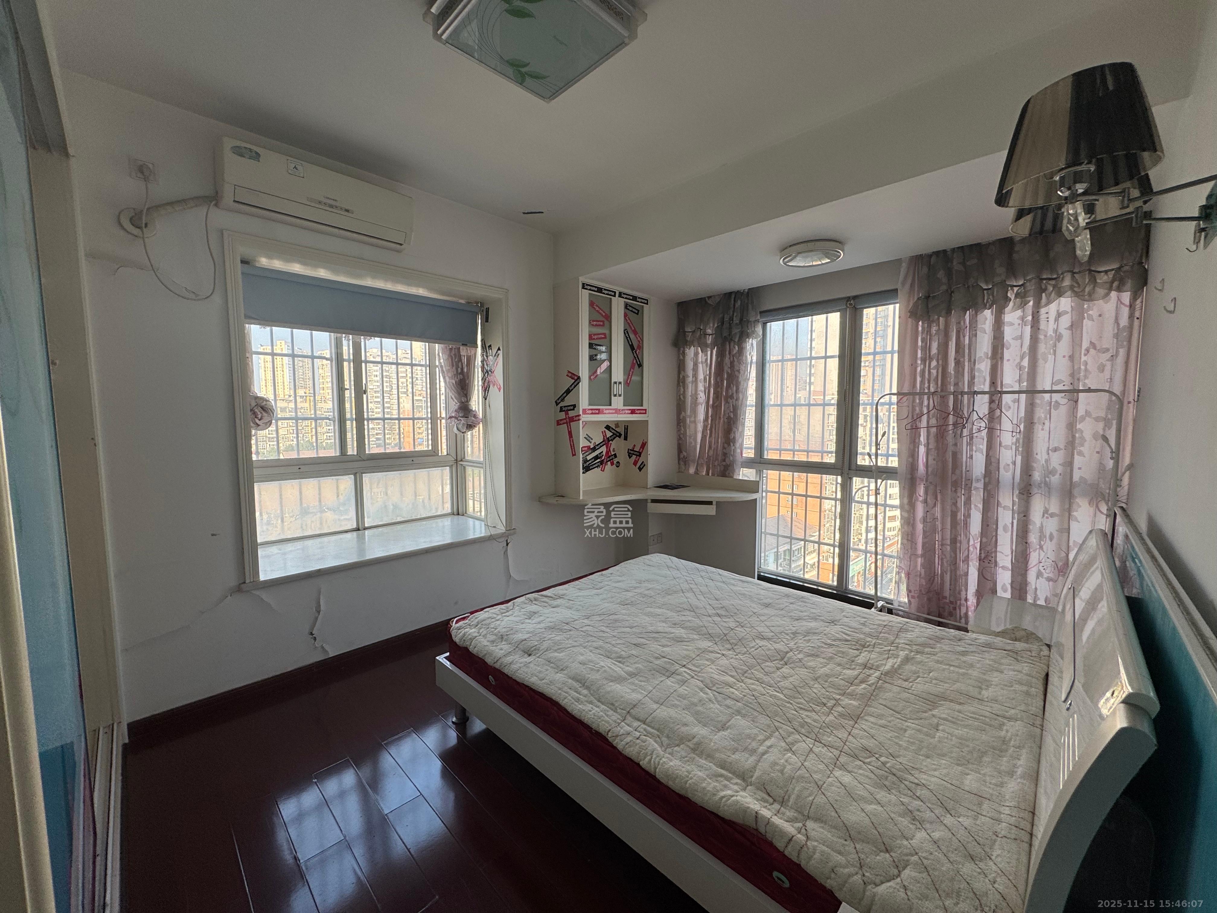 广场之星  3室2厅2卫    2000.0元/月室内图