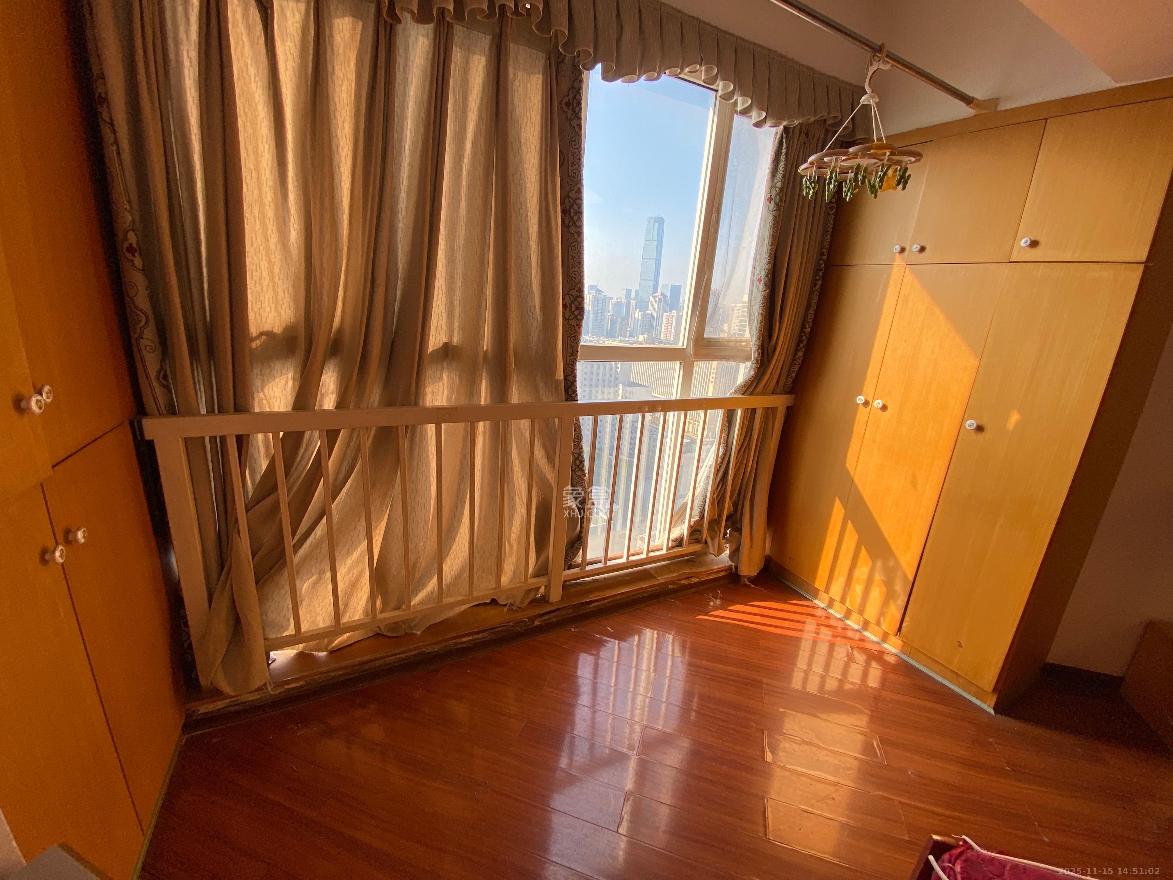 汇富中心  1室1厅1卫    1800.0元/月室内图