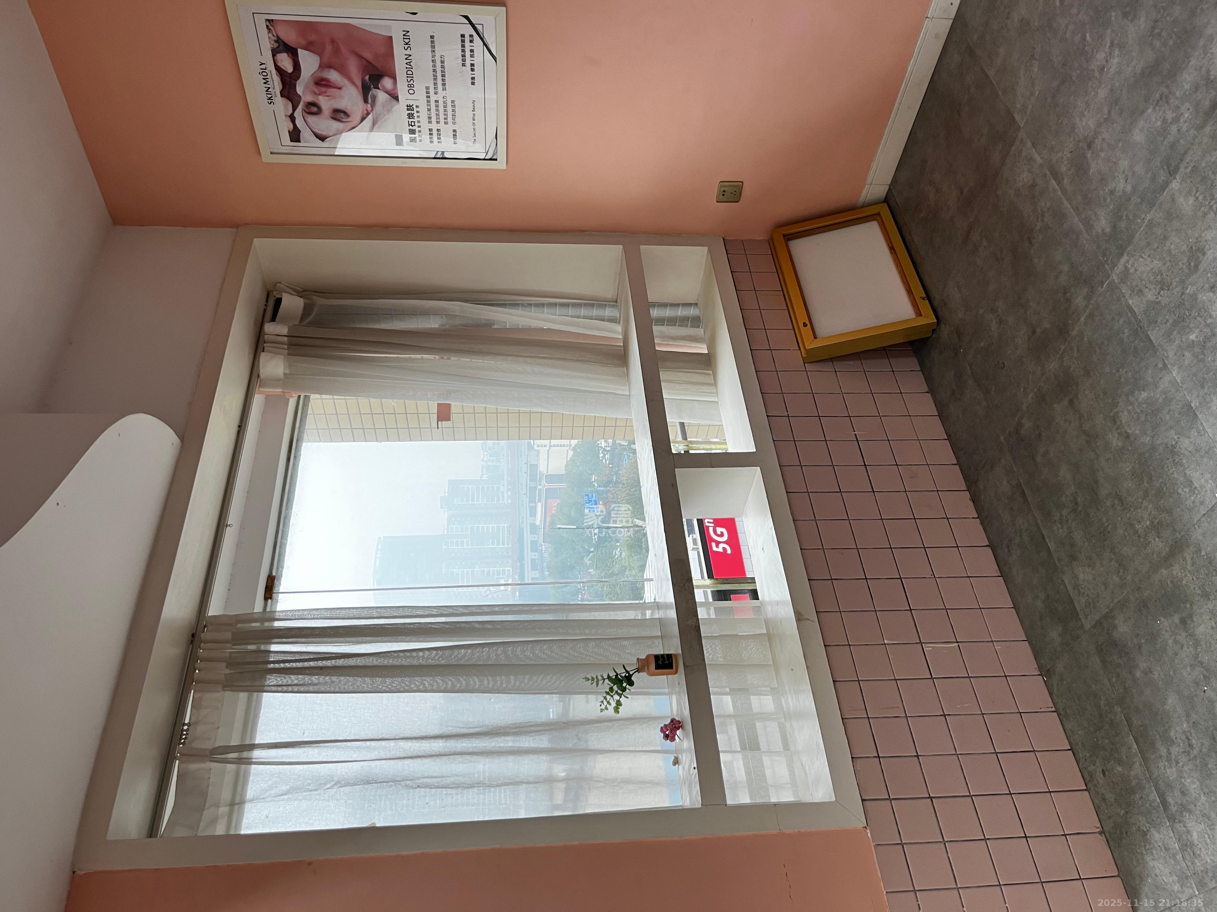 华润五彩城  2室1厅1卫    1400.0元/月室内图