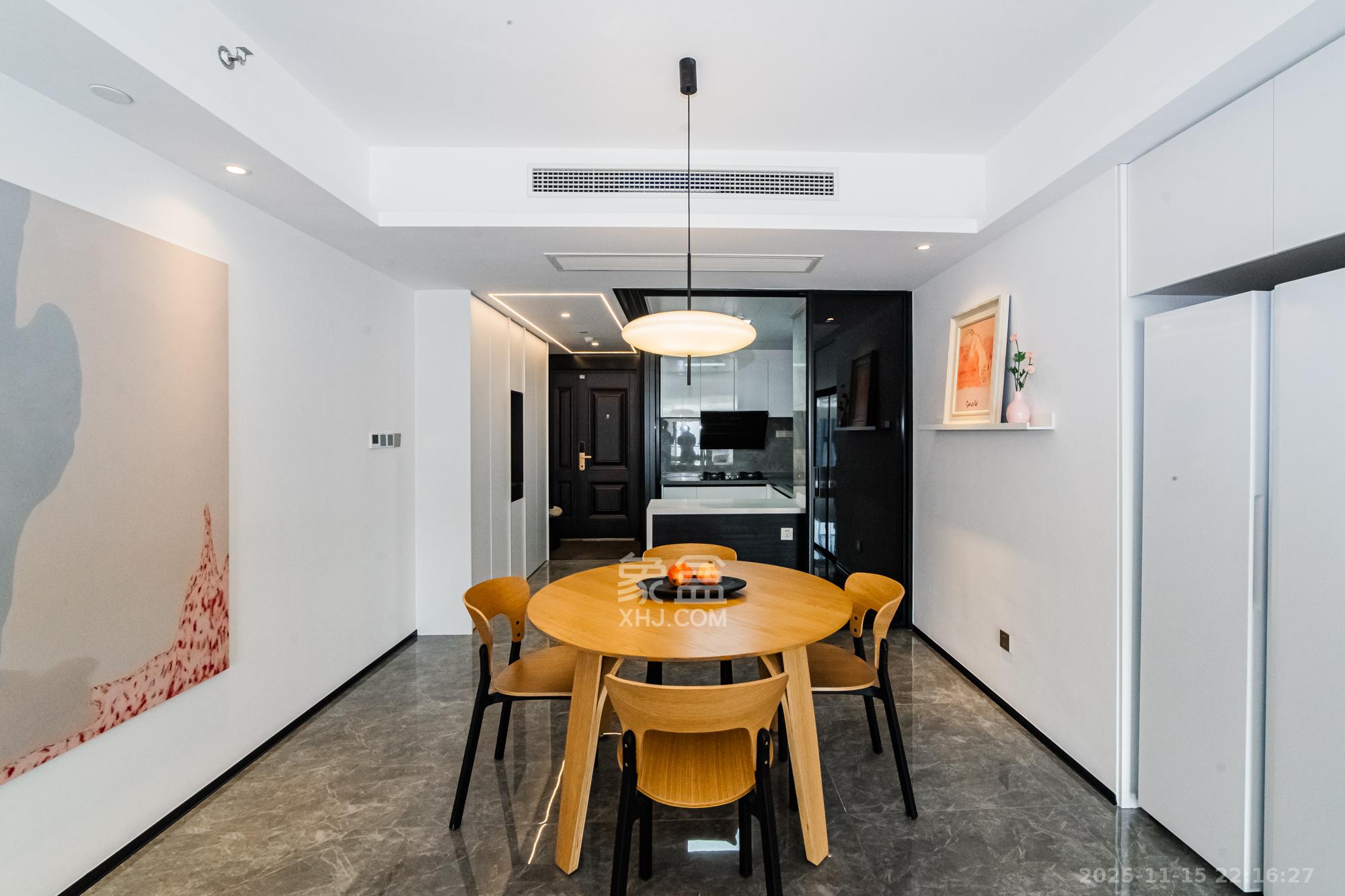 北辰瀚江府 3室2厅2卫 248.0万 北辰瀚江府 3室2厅2卫 248.0万客厅