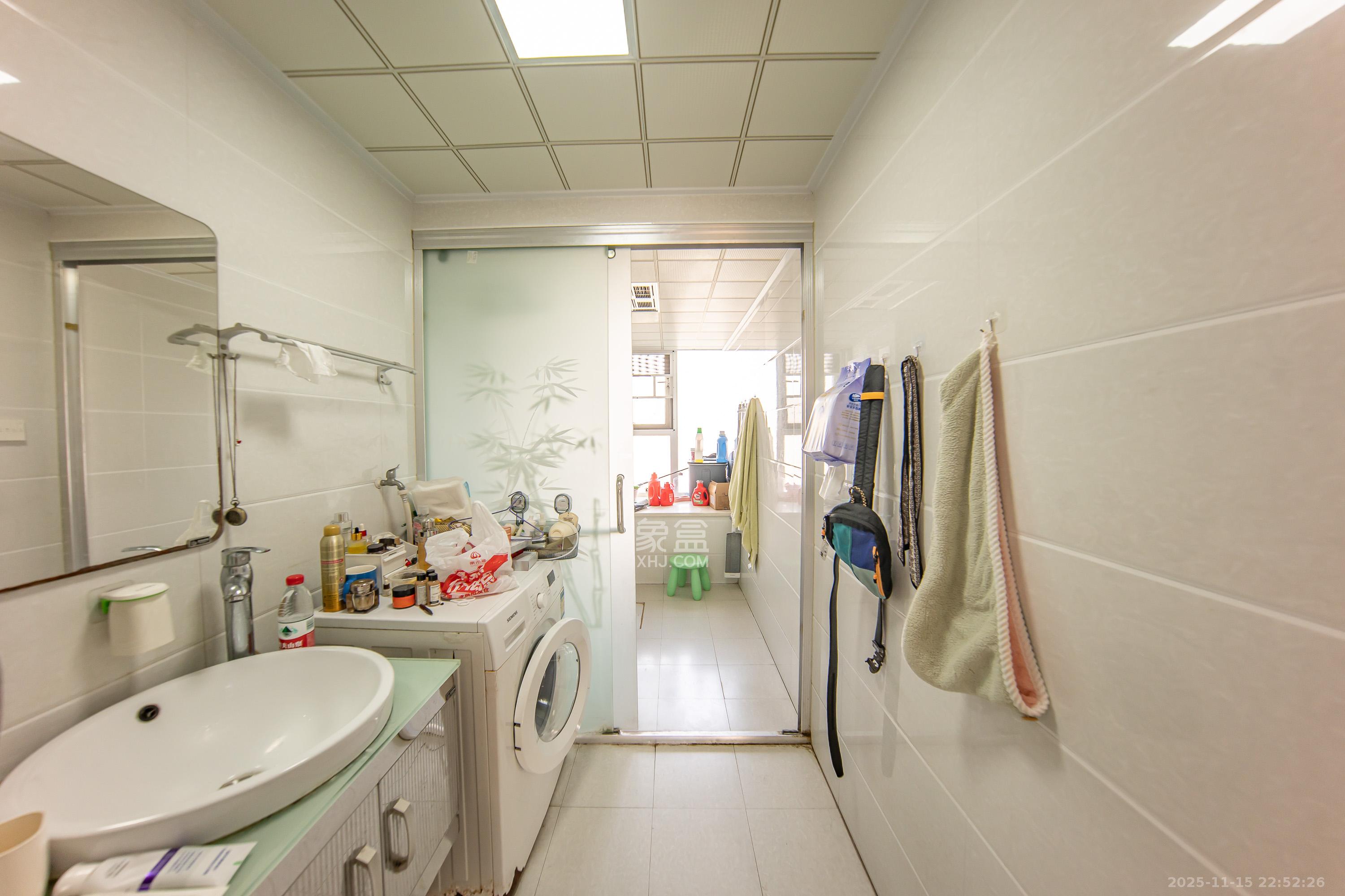 金鼎公园尚  4室2厅2卫    95.0万卫生间