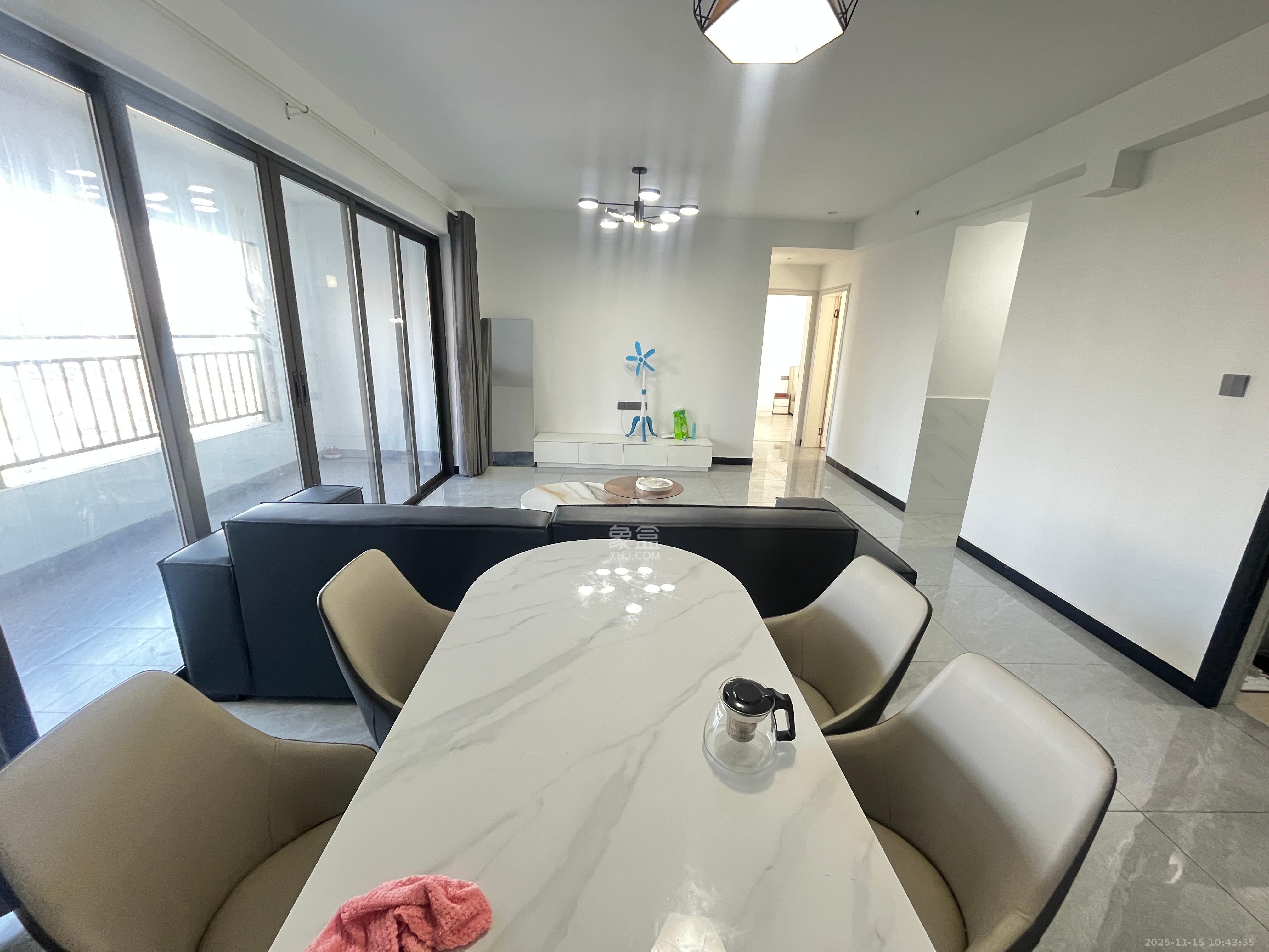 阳光城尚东湾悦江府 3室2厅2卫 2300.0元/月 阳光城尚东湾悦江府 3室2厅2卫 2300.0元/月室内图