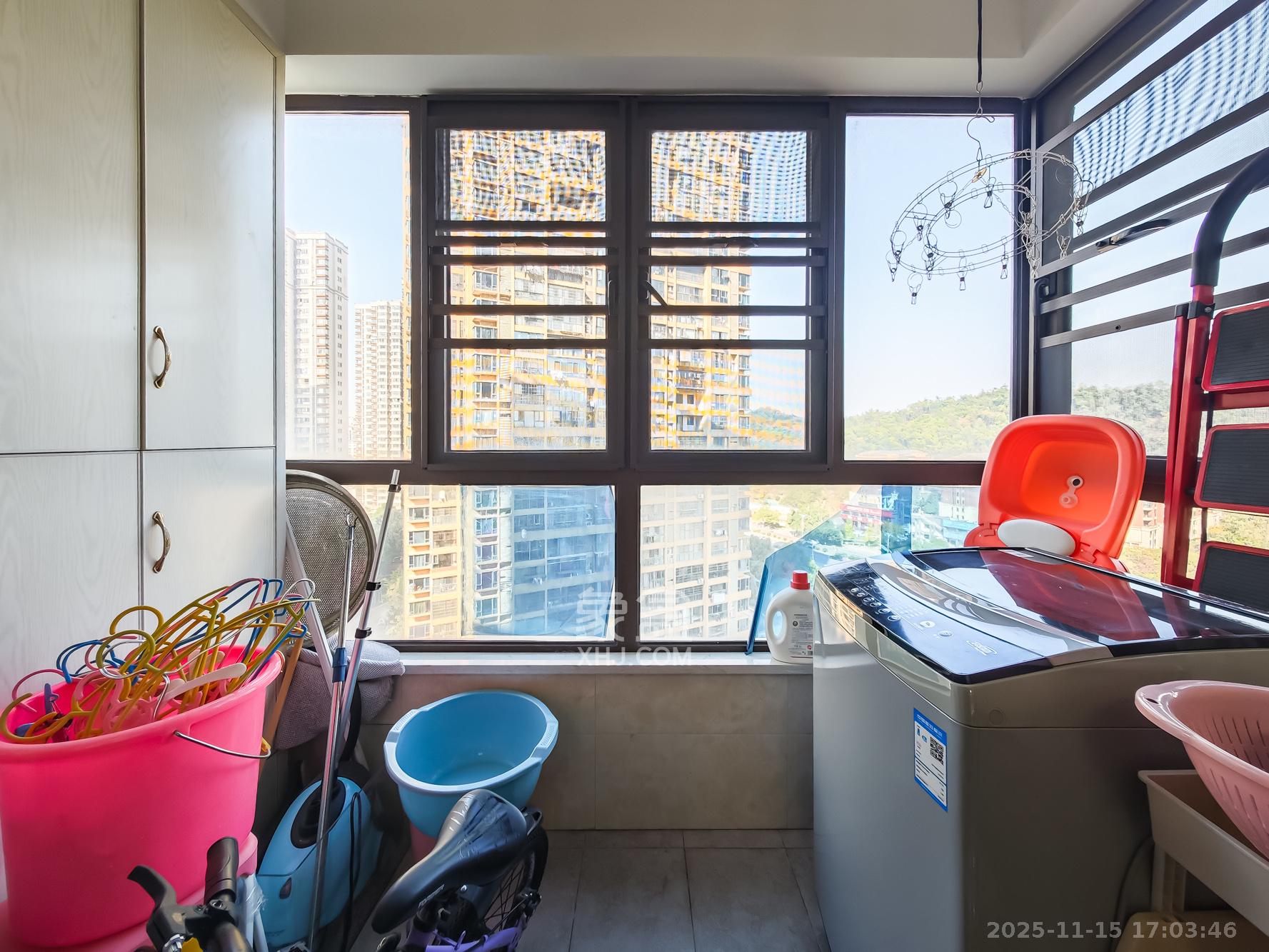 山语城三期  3室2厅2卫    85.0万阳台