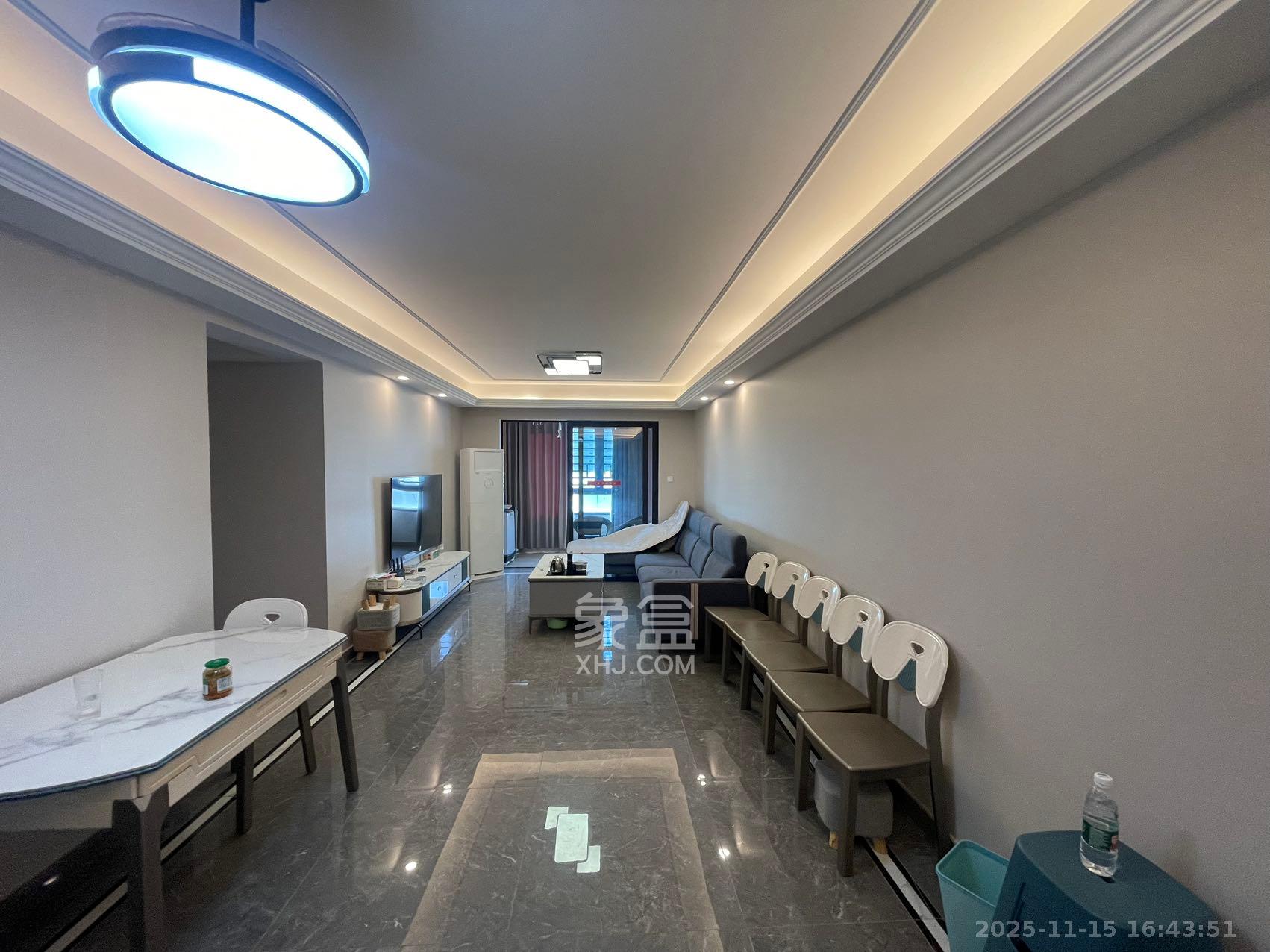 中海珑悦府  3室2厅2卫    3000.0元/月室内图