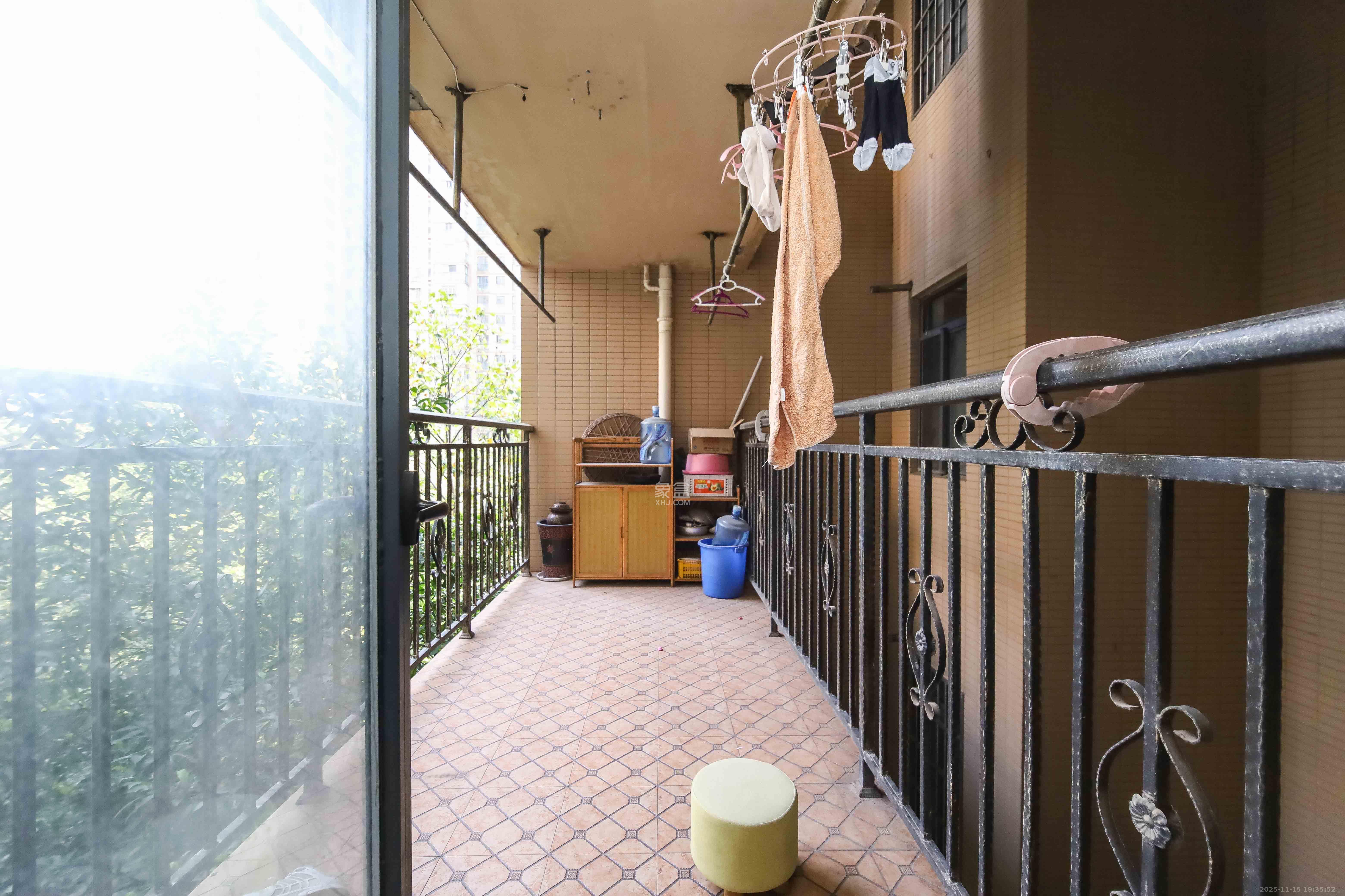 江河双水湾  4室2厅2卫    115.0万阳台