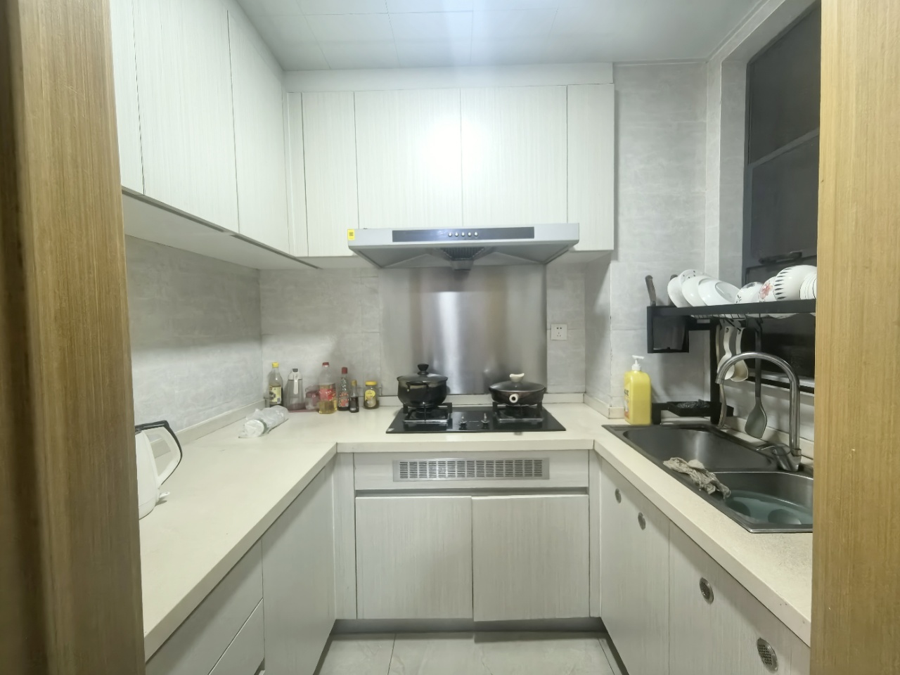 伊泰天骄三期  2室2厅1卫    2000.0元/月室内图