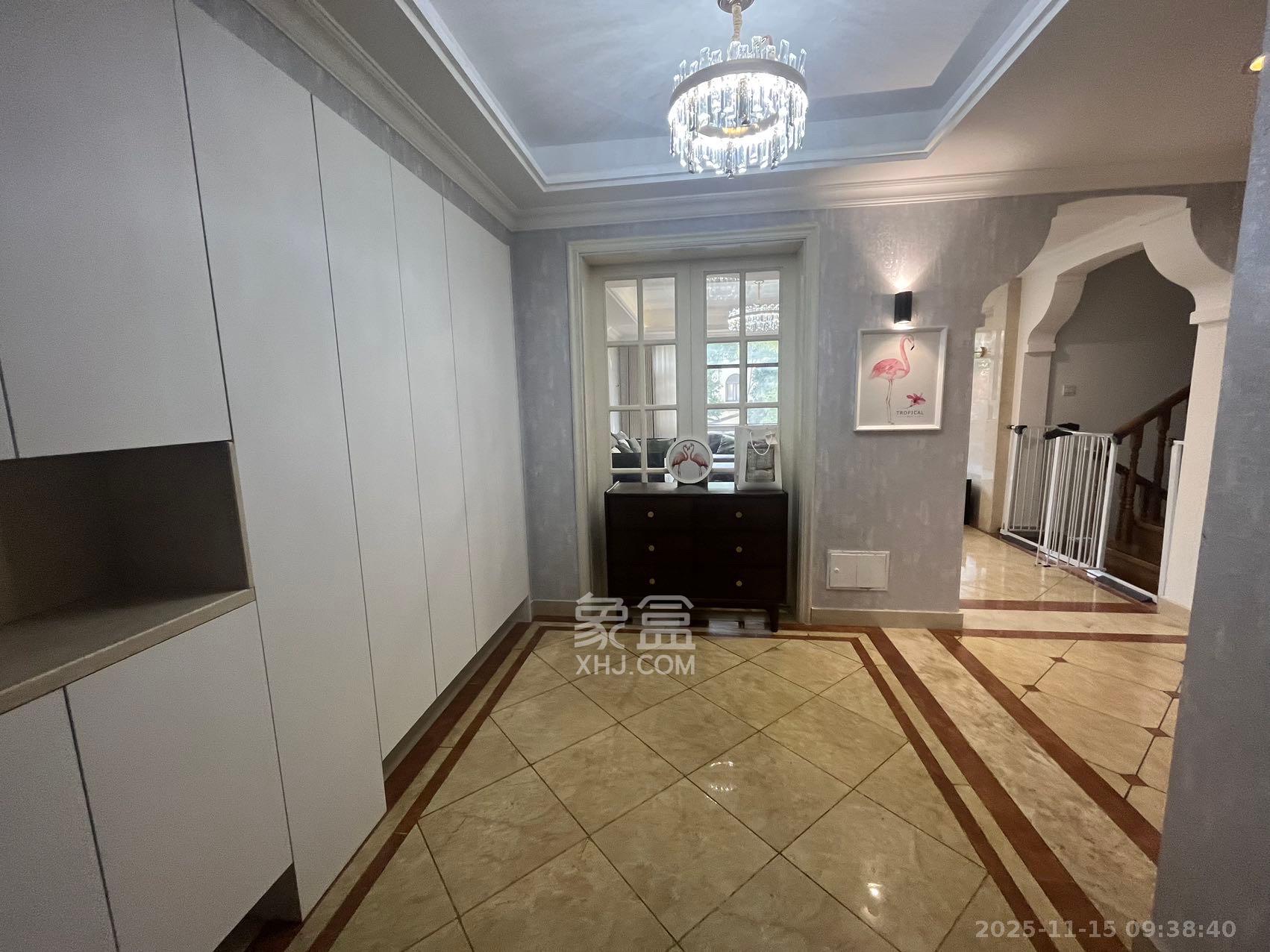 麓山恋迪亚溪谷  5室2厅3卫    7000.0元/月室内图