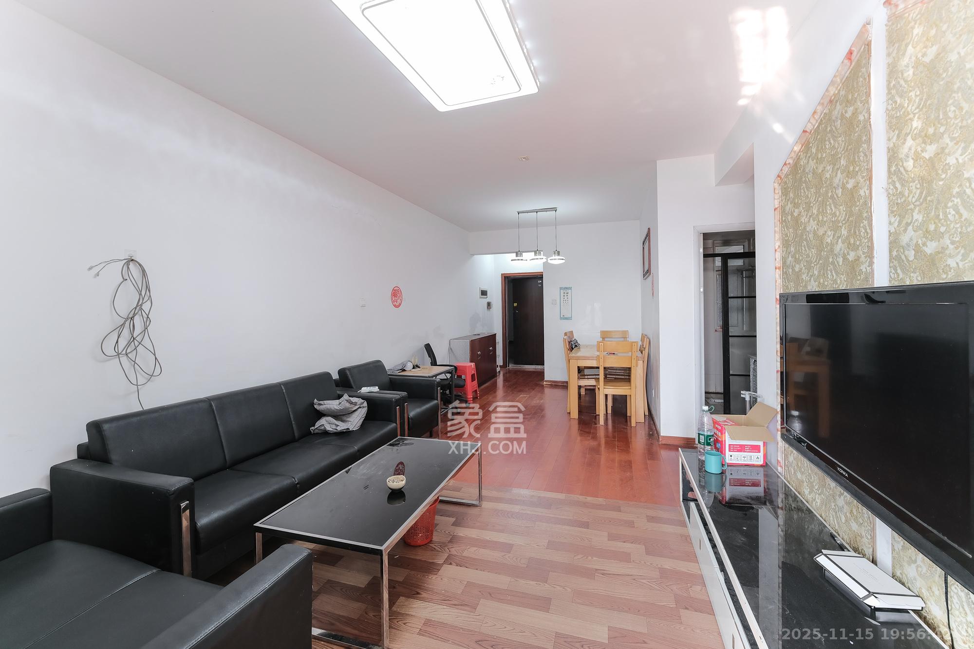 和悦城(蟠龙景苑)  3室2厅1卫    65.8万客厅