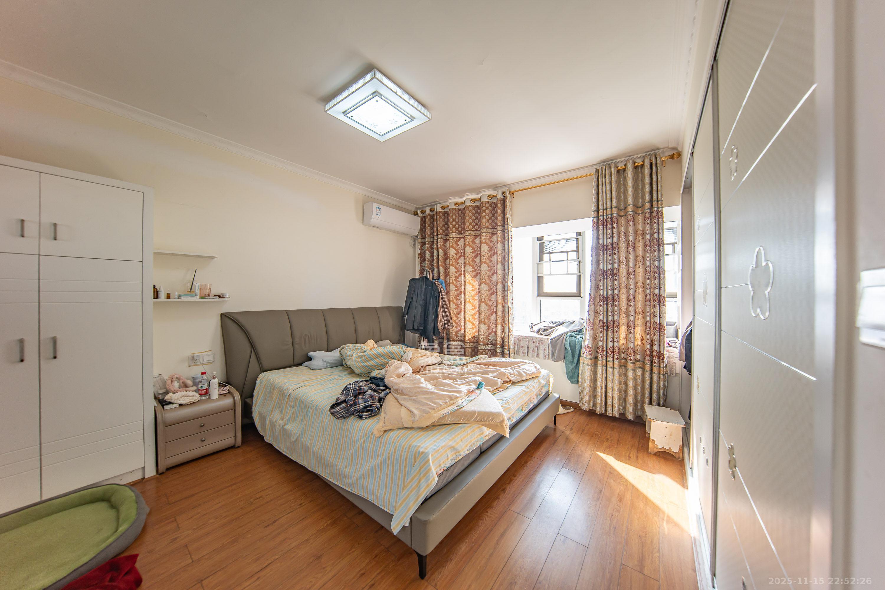 金鼎公园尚 4室2厅2卫 95.0万 金鼎公园尚 4室2厅2卫 95.0万卧室