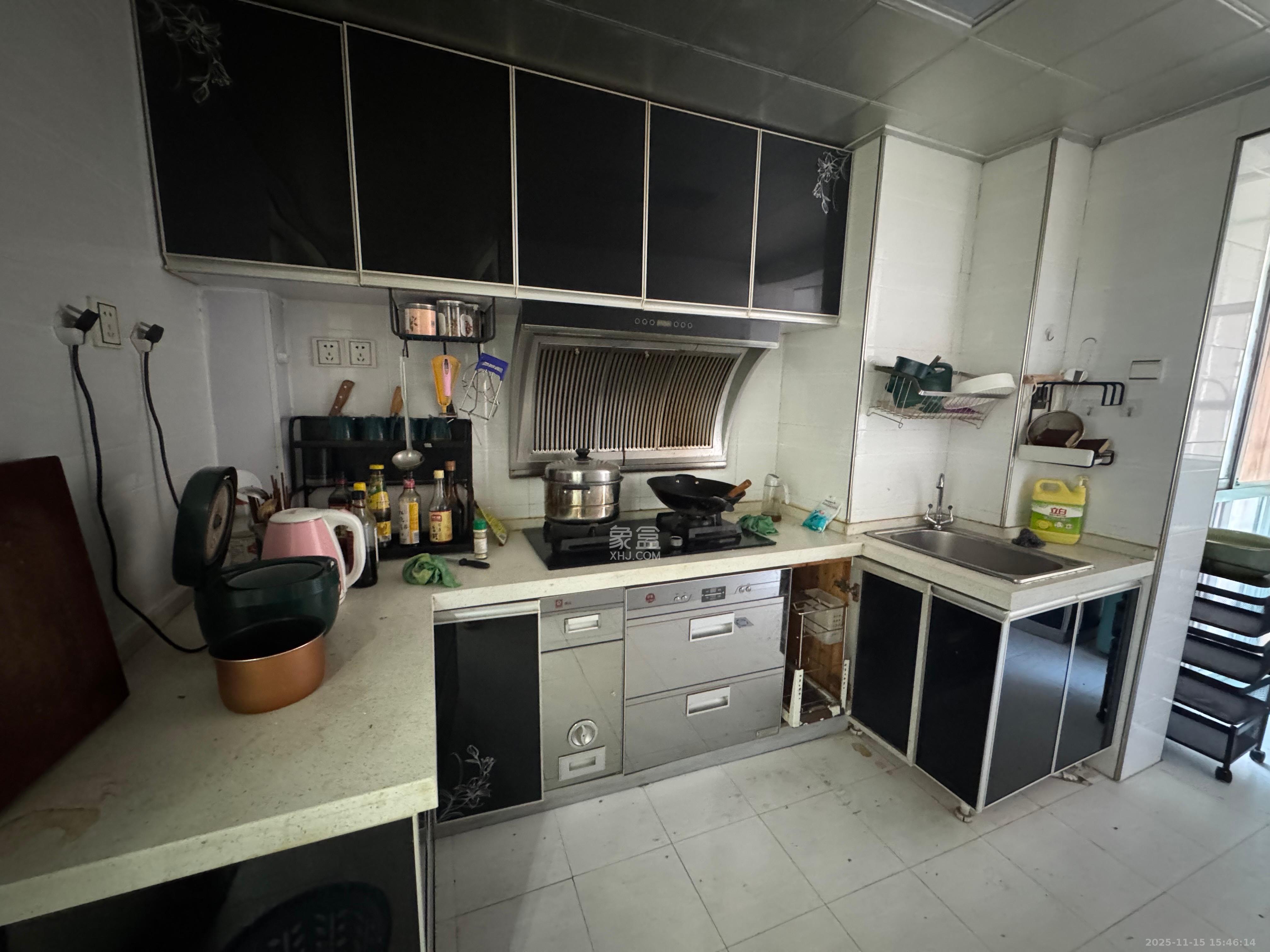 广场之星  3室2厅2卫    2000.0元/月室内图