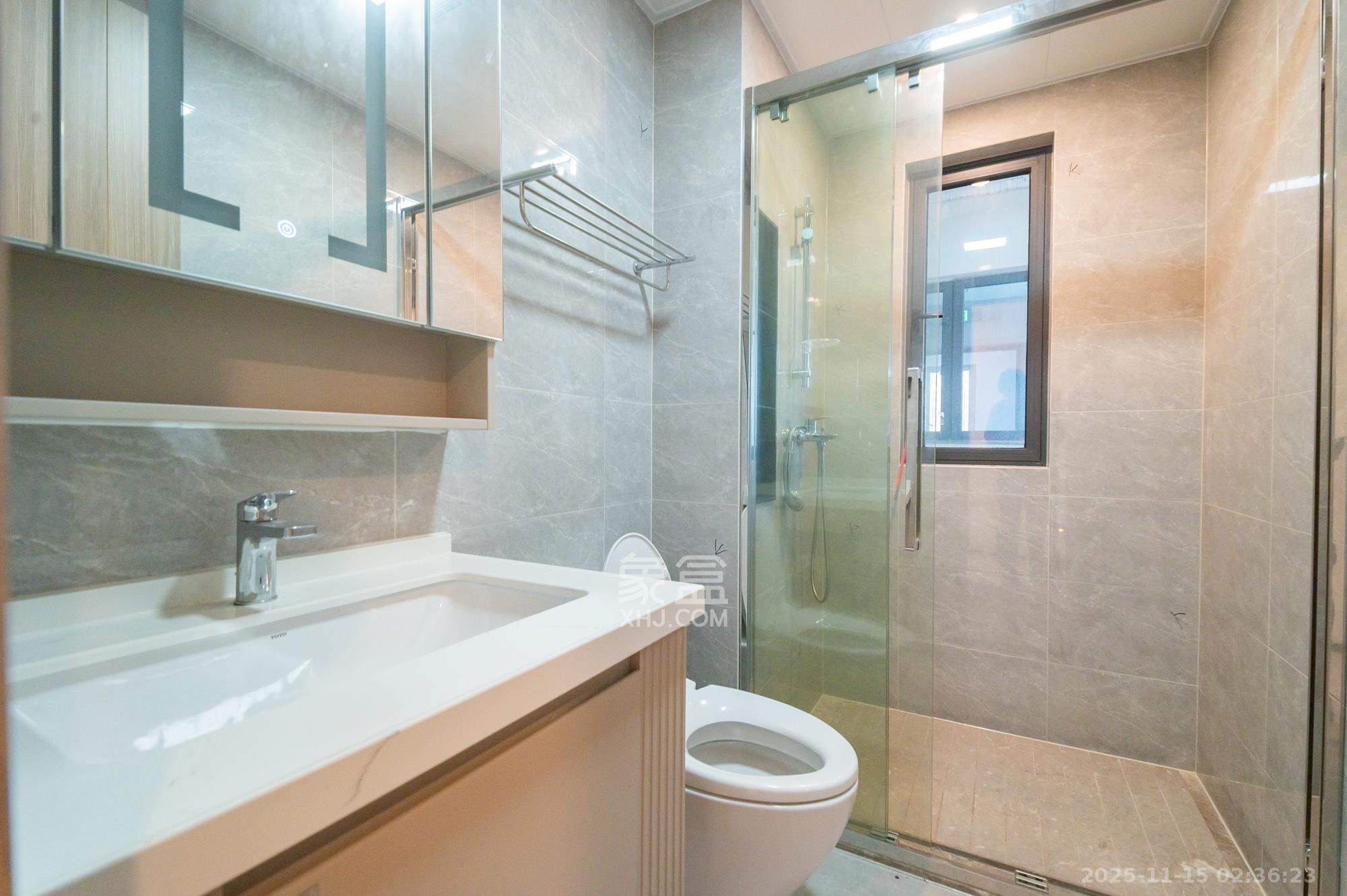 三一云谷  3室2厅2卫    120.0万卫生间