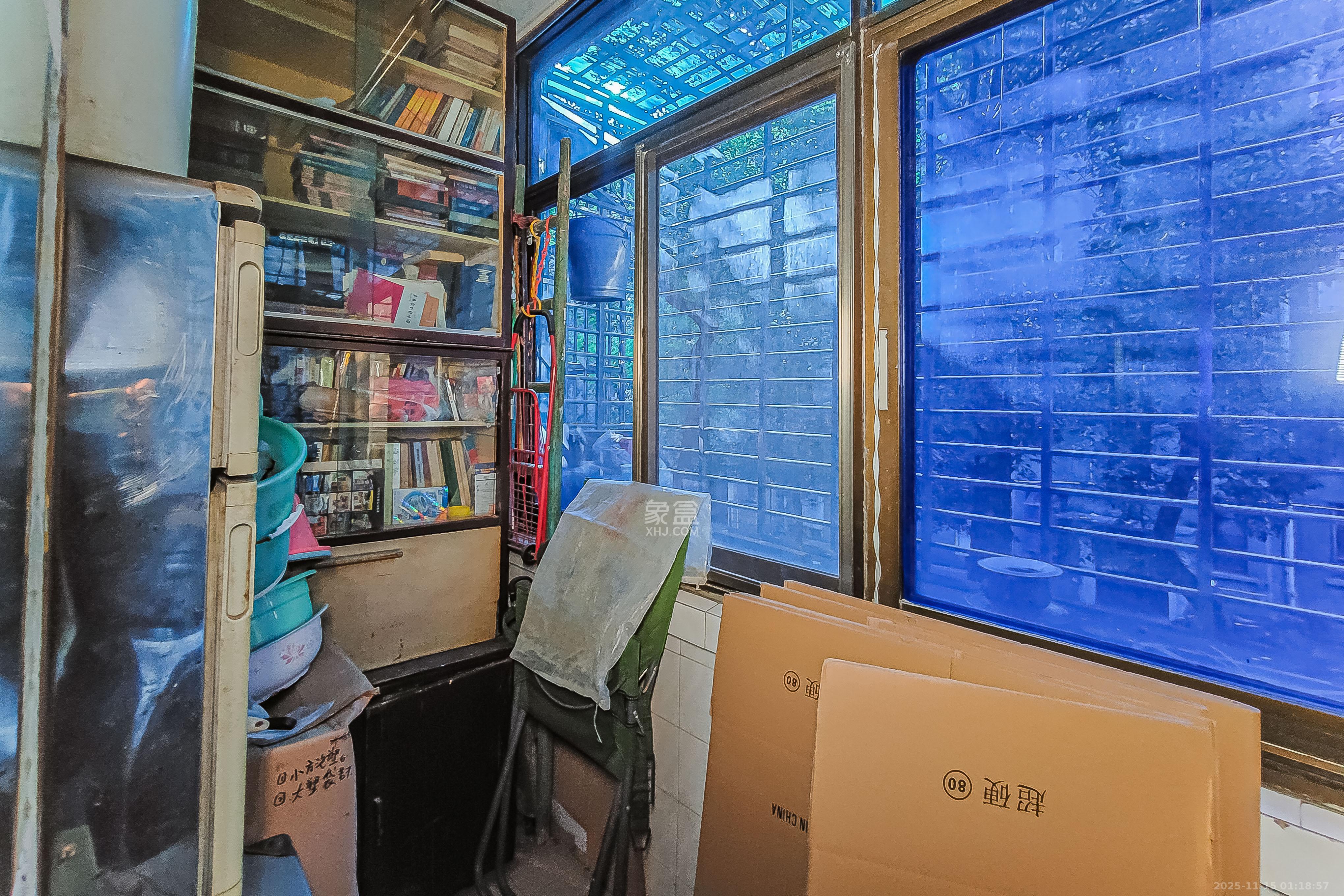 汽贸大厦  2室1厅1卫    80.0万阳台