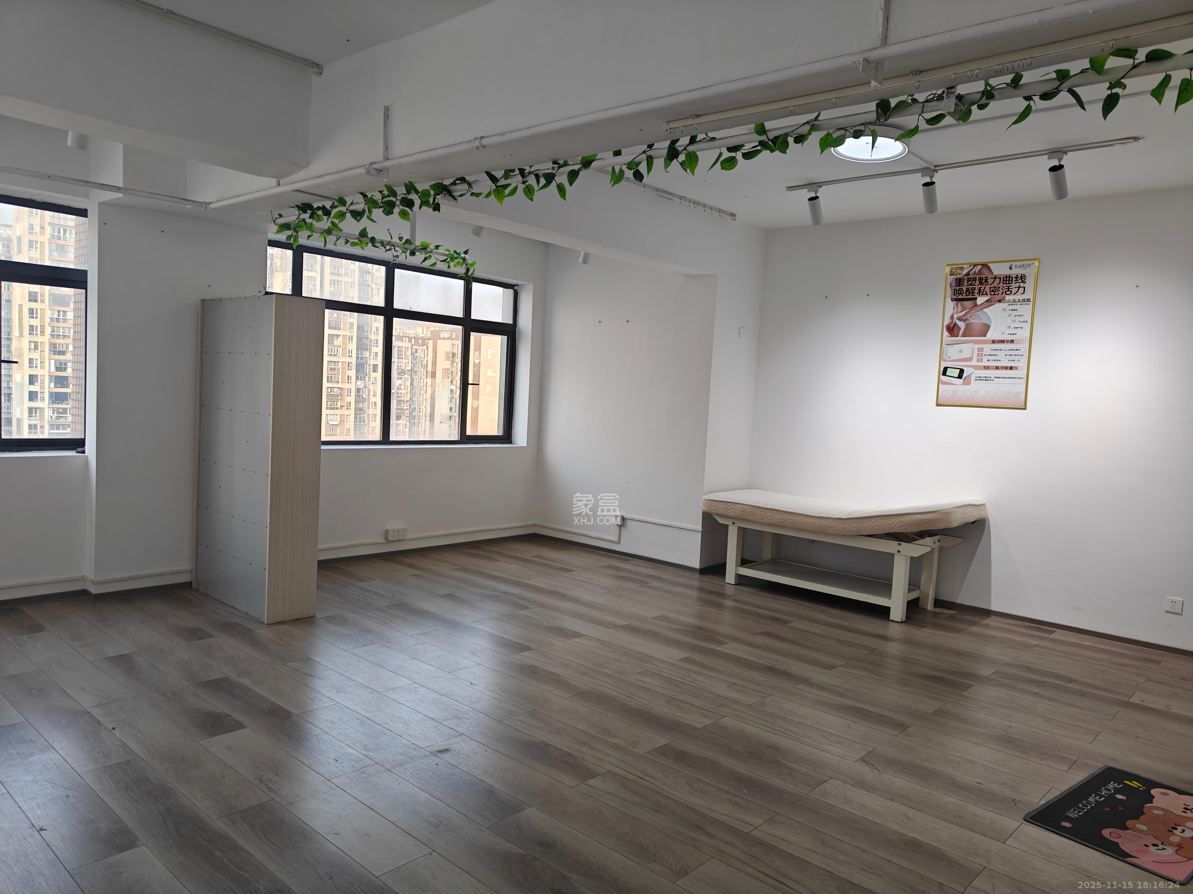 英祥春天  1室1厅1卫    1600.0元/月室内图