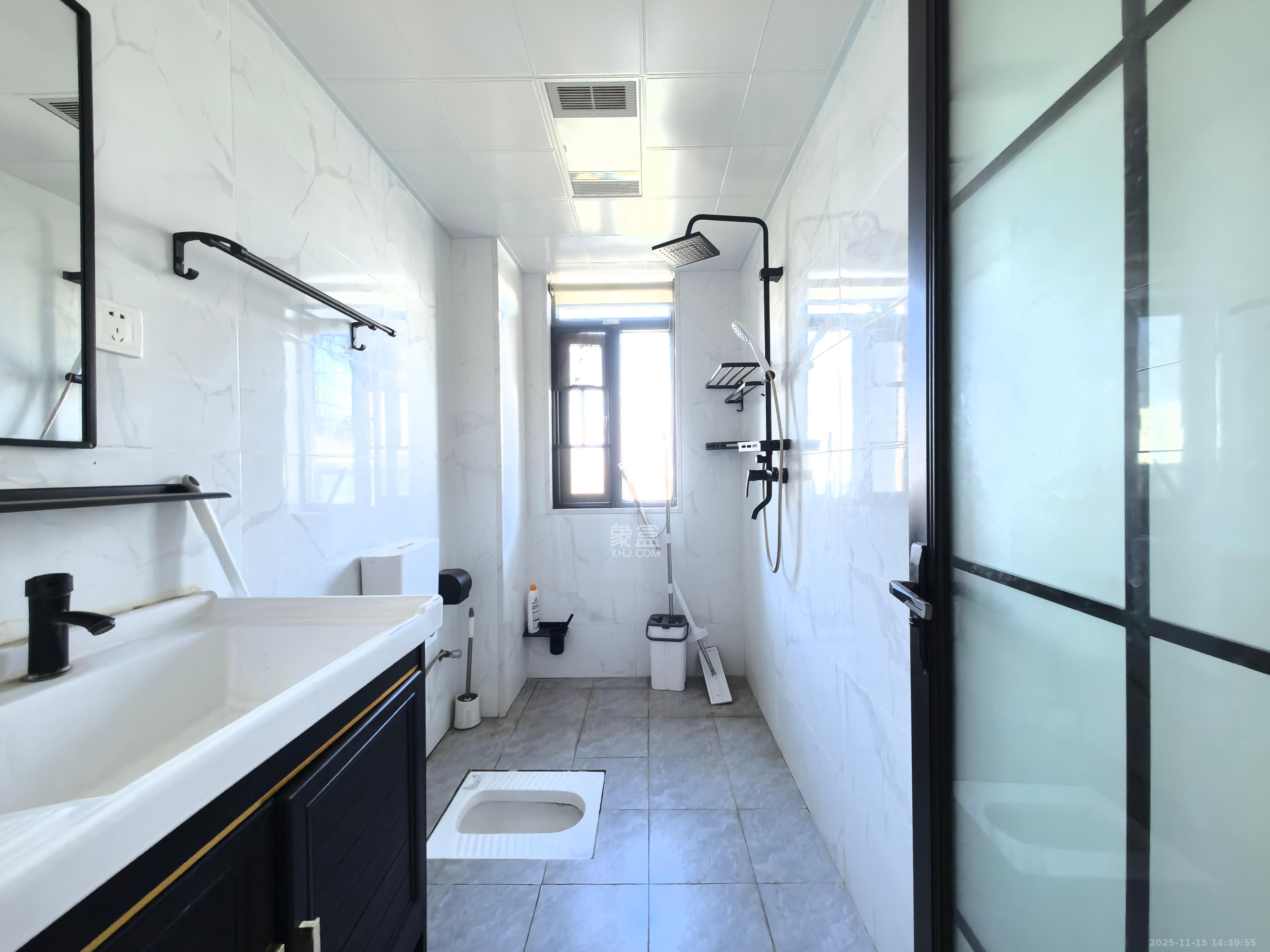 天翼花园(中国电信单位房) 4室2厅2卫 3800.0元/月 天翼花园(中国电信单位房) 4室2厅2卫 3800.0元/月室内图