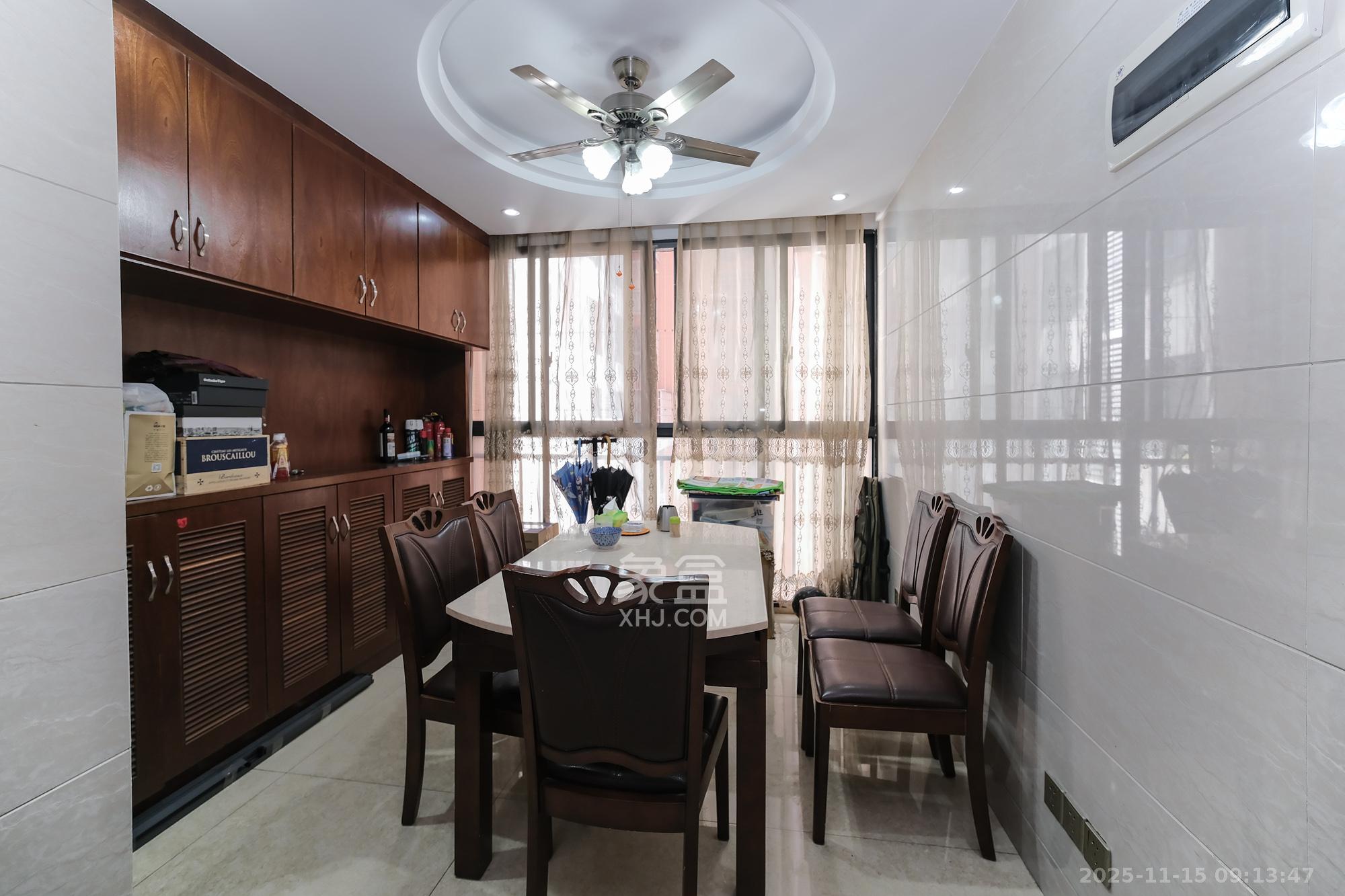 盛地尊域  3室2厅2卫    78.0万客厅