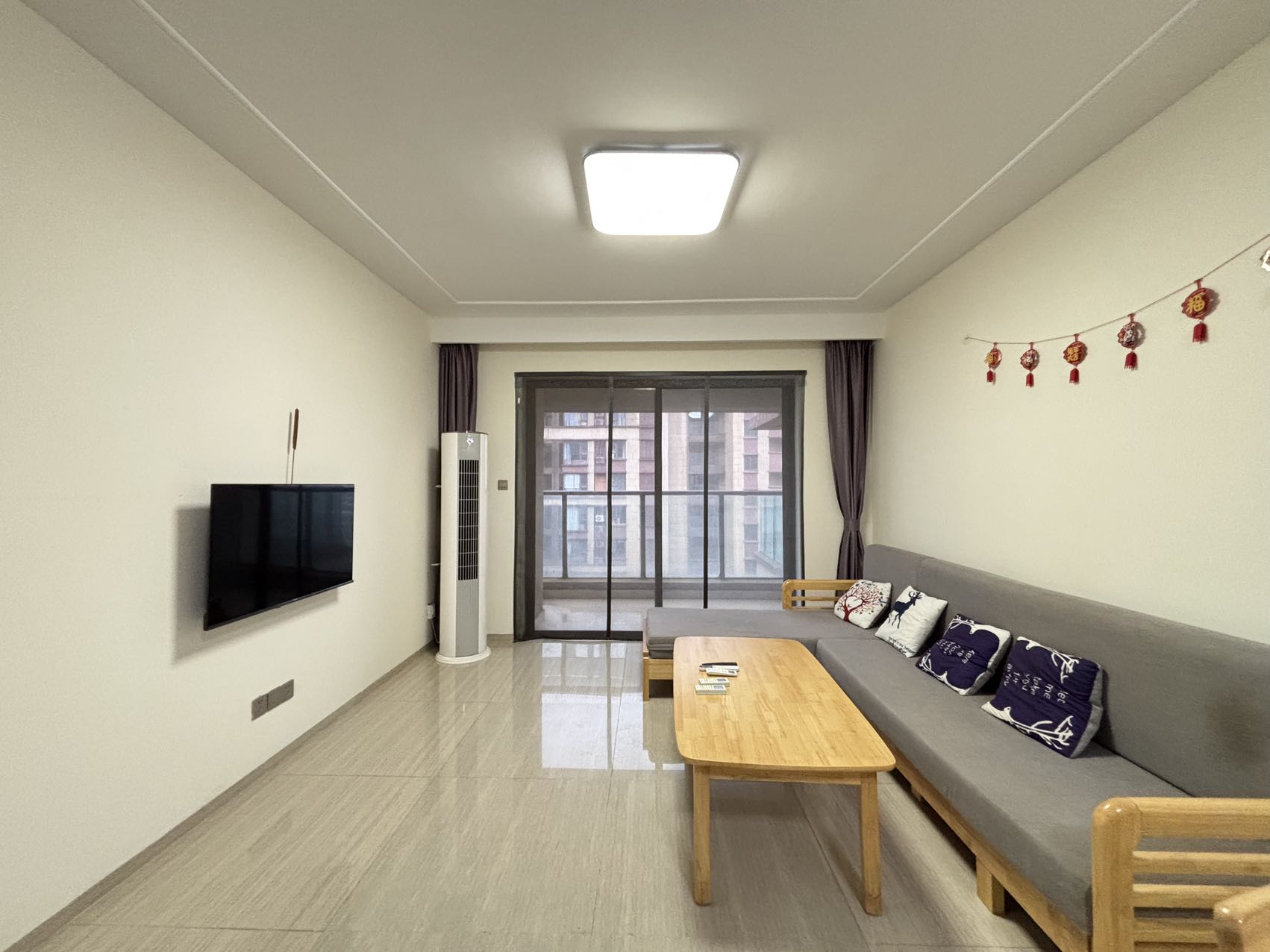 鲁能海蓝园筑  3室2厅1卫    2000.0元/月室内图