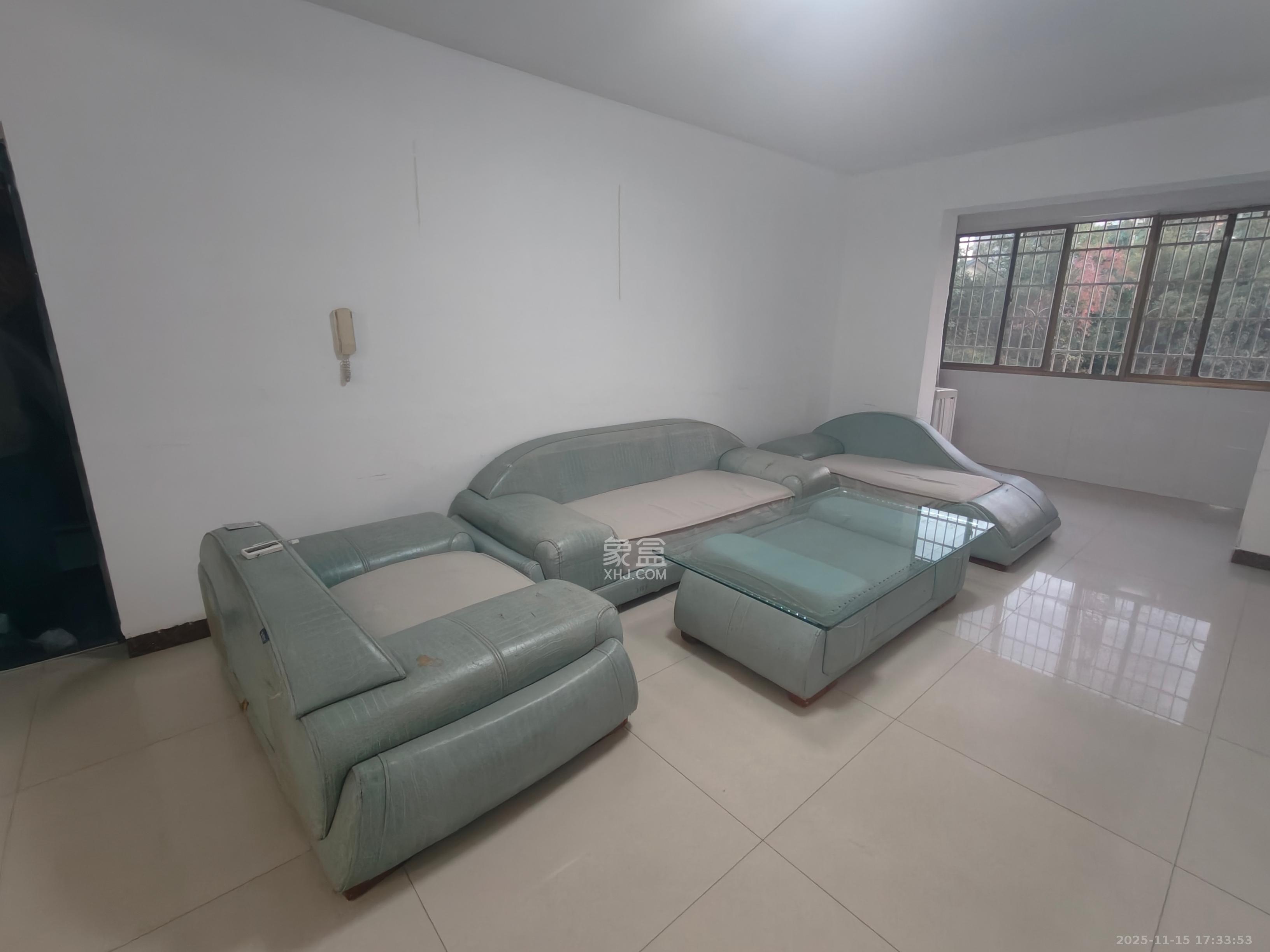 金峰小区北院(七里营社区) 3室2厅2卫 2000.0元/月 金峰小区北院(七里营社区) 3室2厅2卫 2000.0元/月室内图