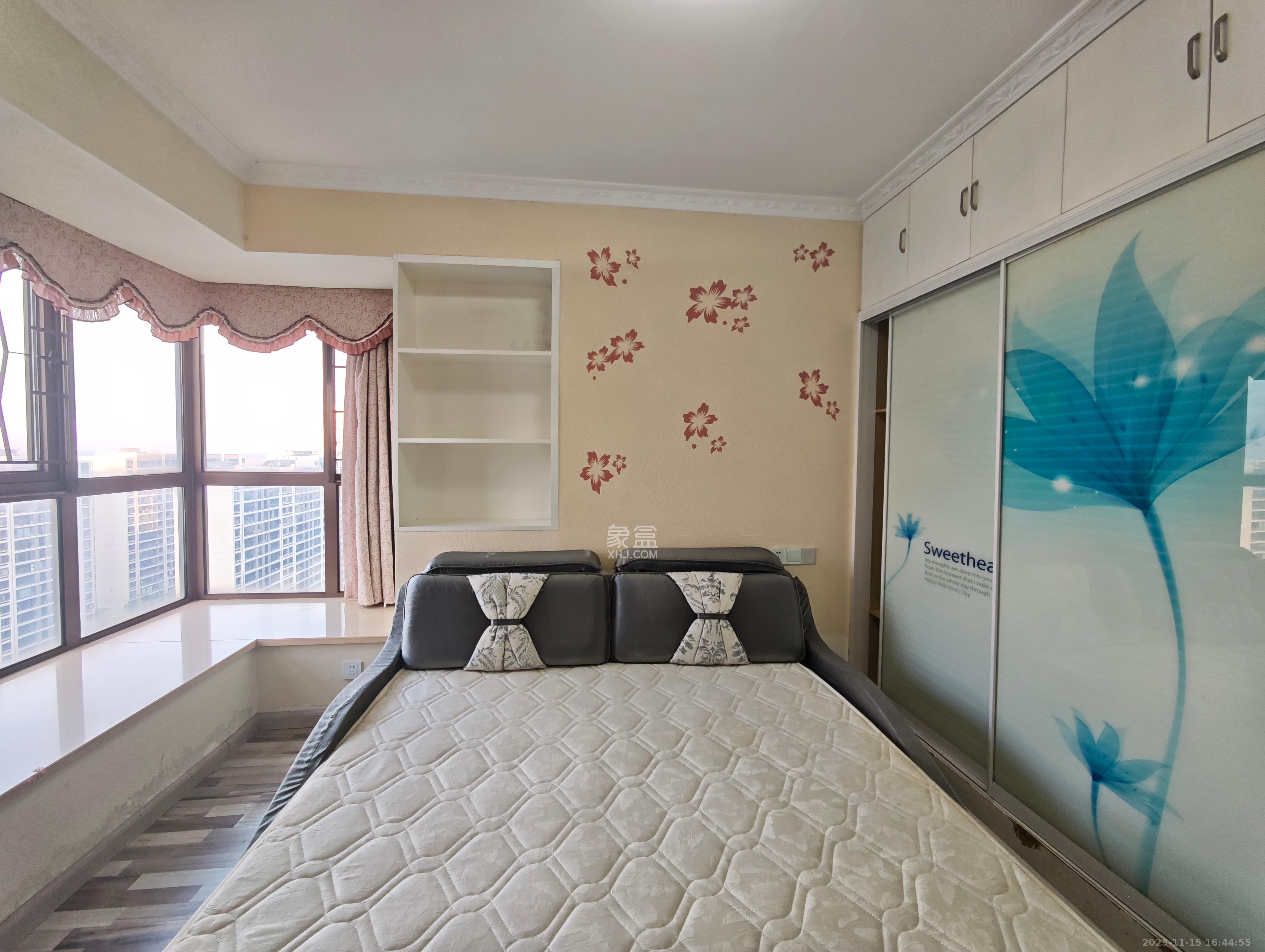 水岸世景  2室2厅1卫    1800.0元/月室内图