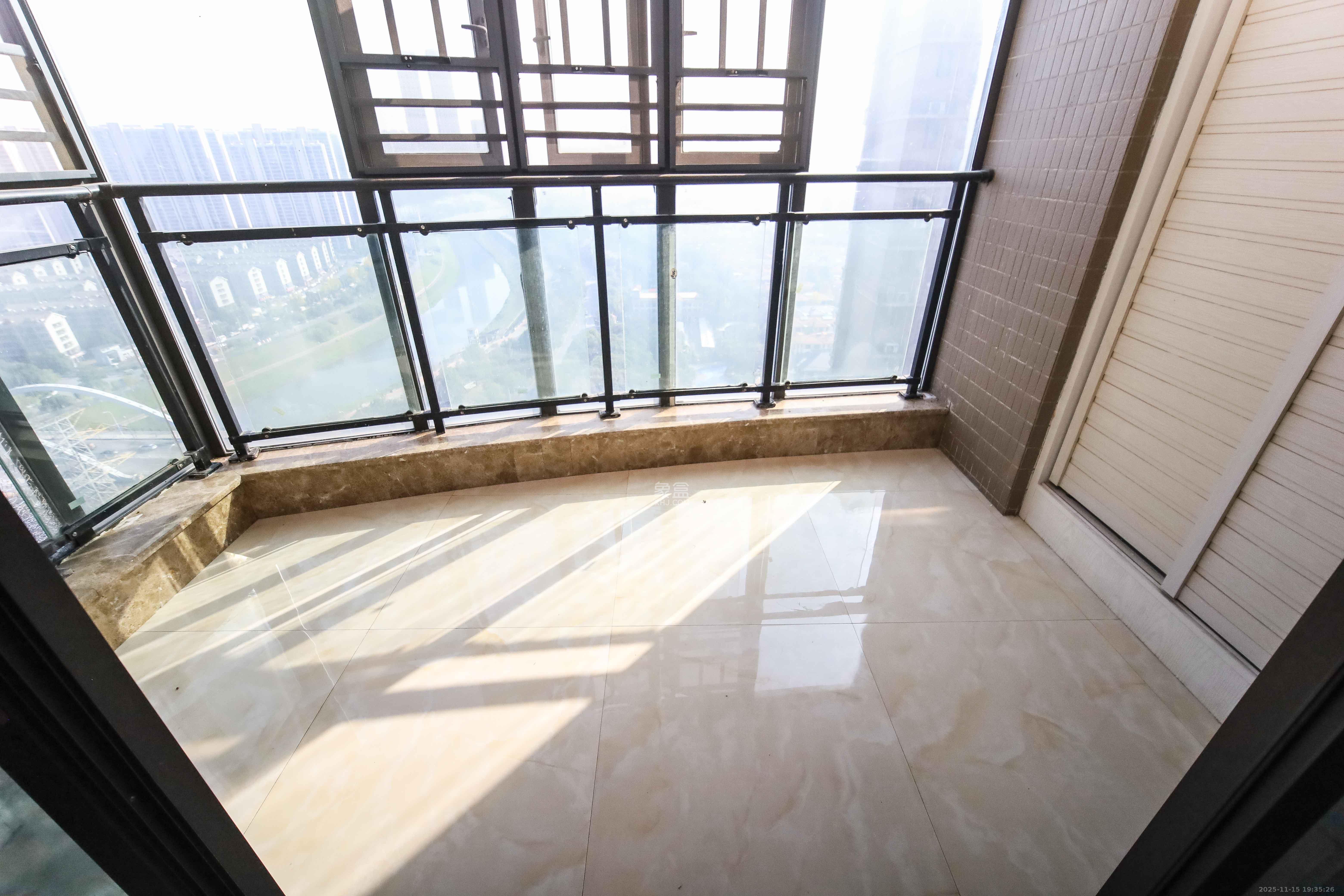 湘域熙岸 3室2厅2卫 145.0万 湘域熙岸 3室2厅2卫 145.0万阳台