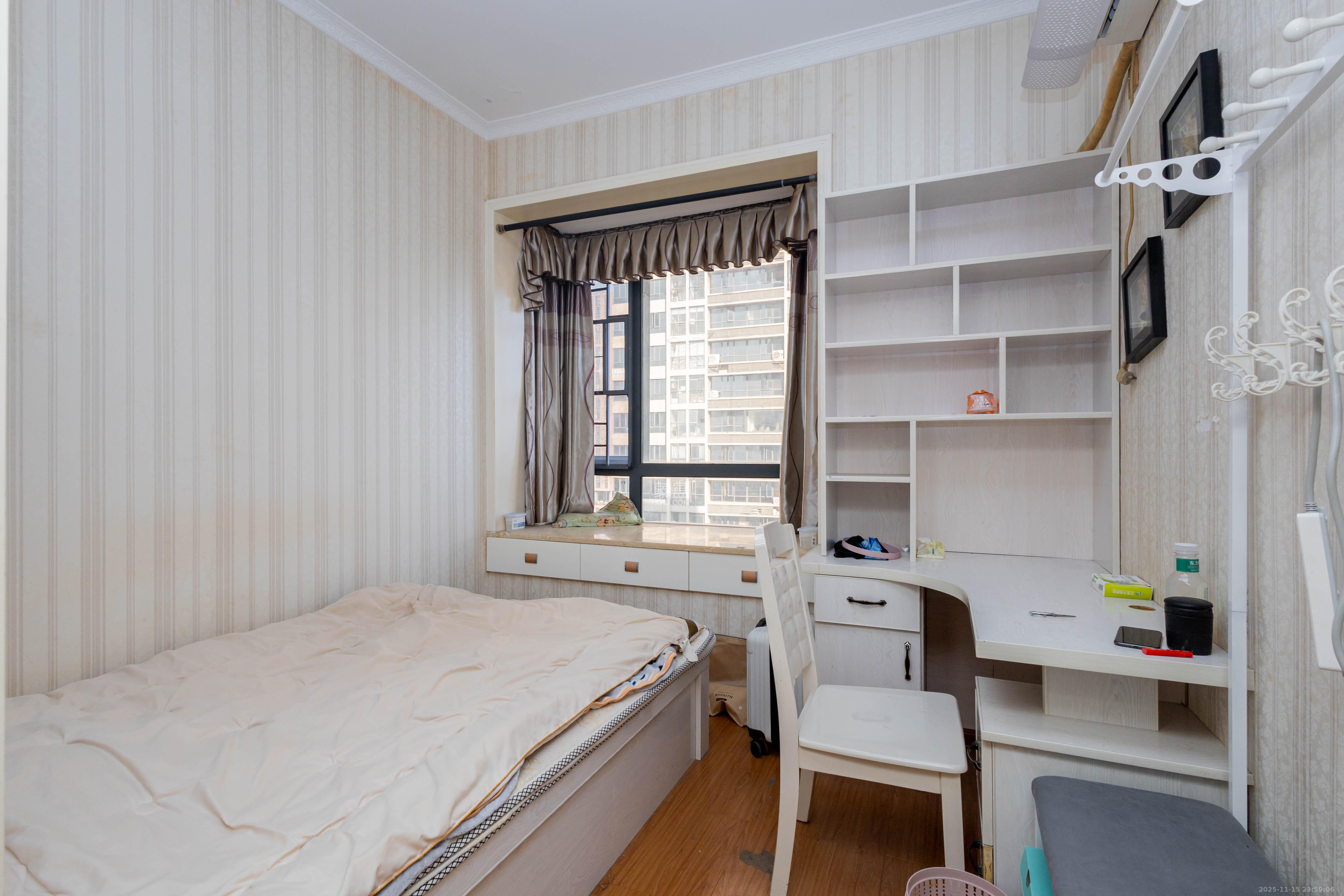 东岸城邦  3室2厅2卫    88.0万卧室