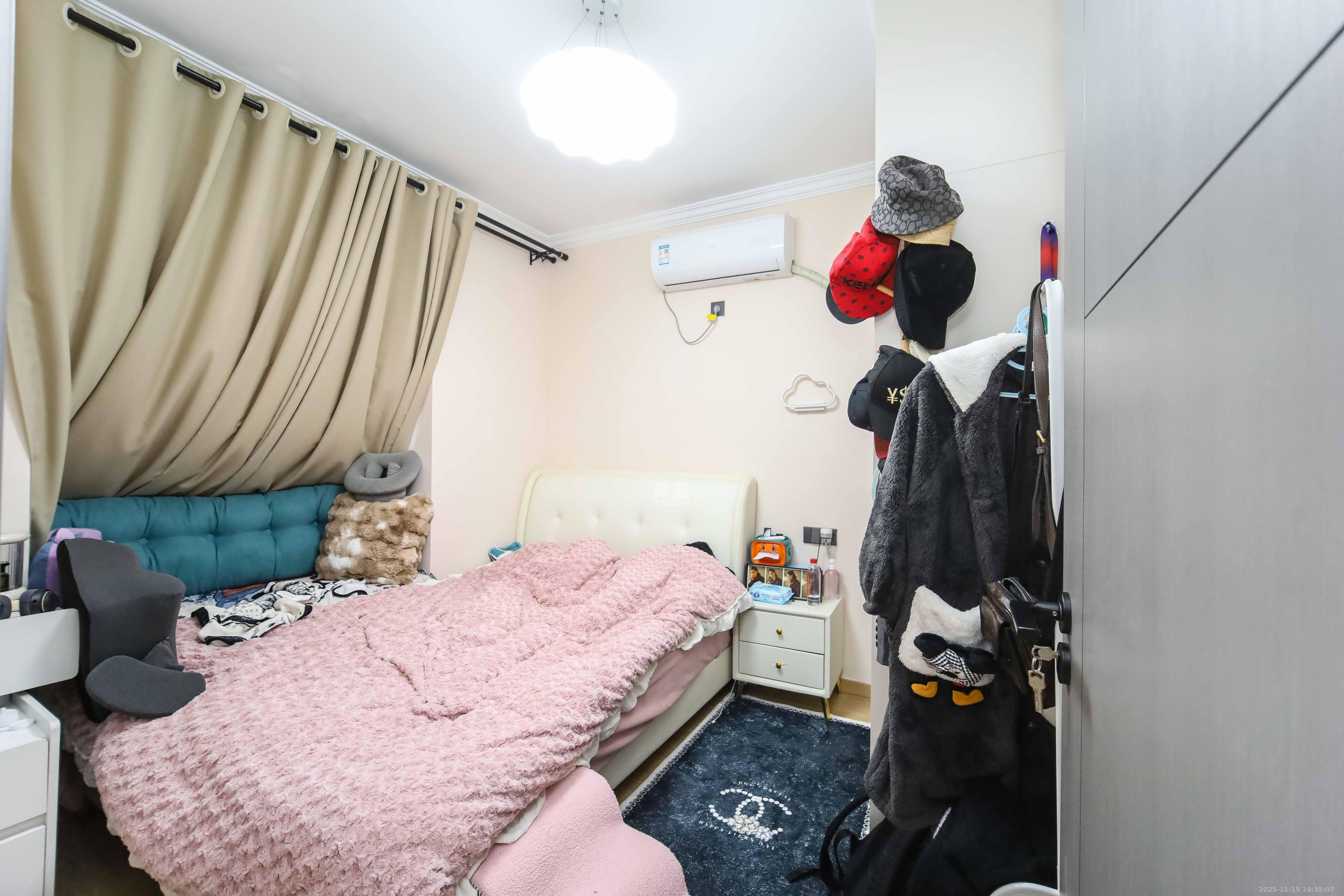 尚东金河湾  3室2厅2卫    220.0万卧室