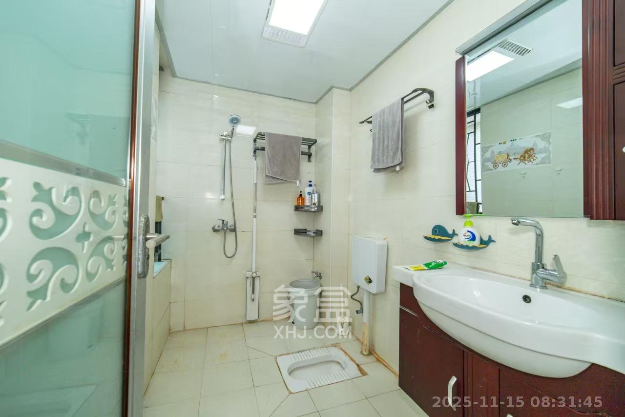 华润凤凰城二期  3室2厅1卫    2000.0元/月室内图