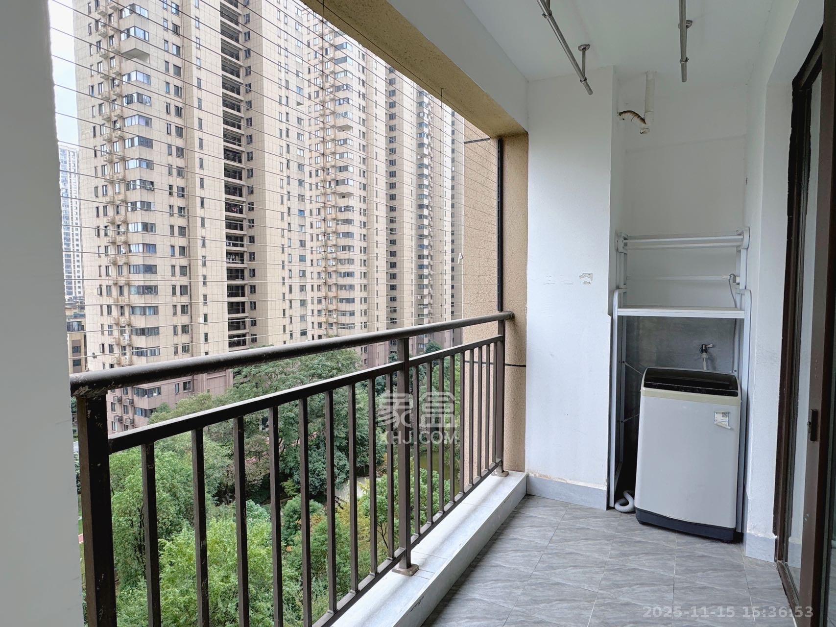 芙蓉万国城MOMA（卓越汇富苑）  3室1厅1卫    2200.0元/月室内图